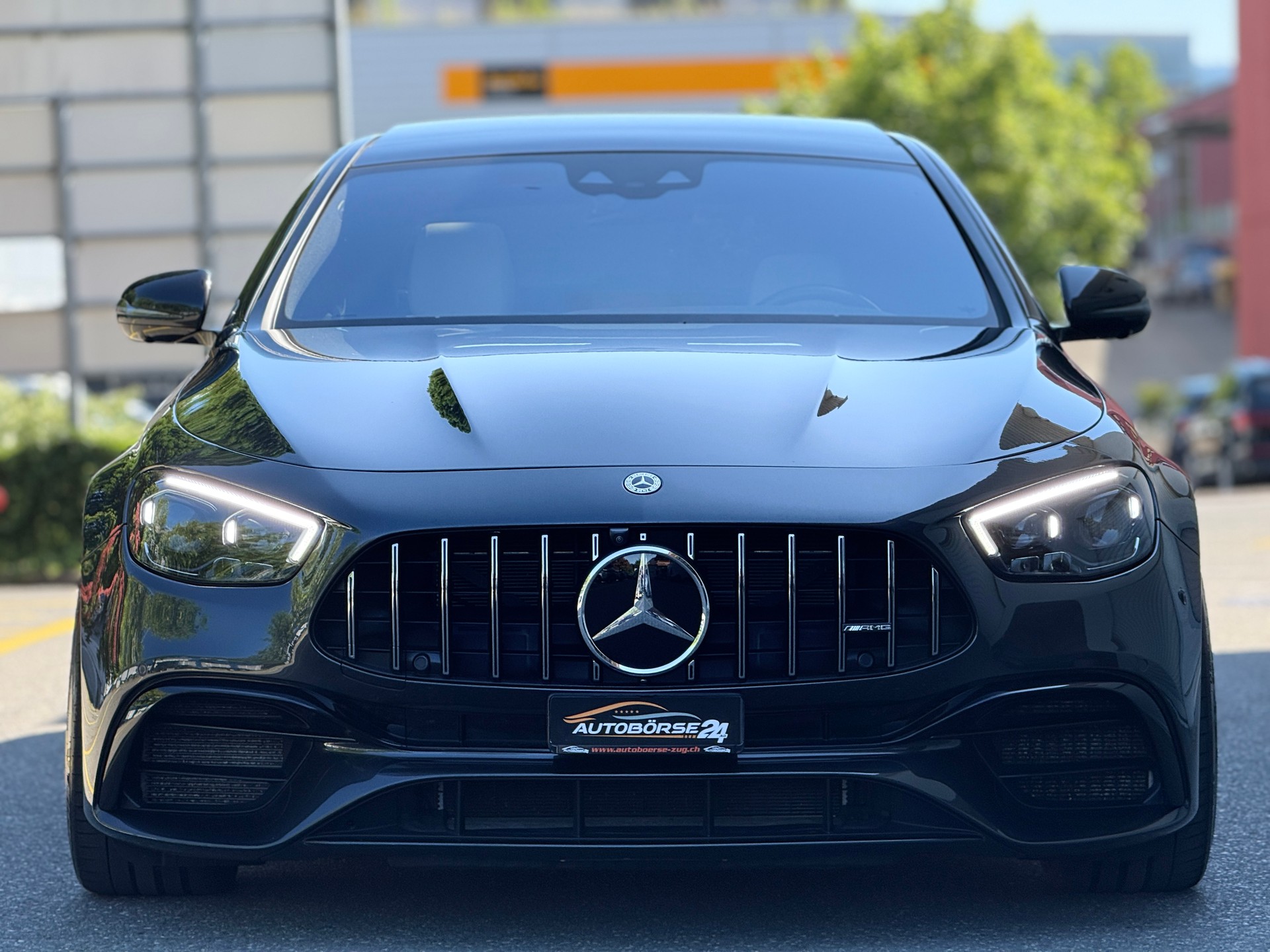 MERCEDES-BENZ E 63 AMG 4matic+-showroom-element-2