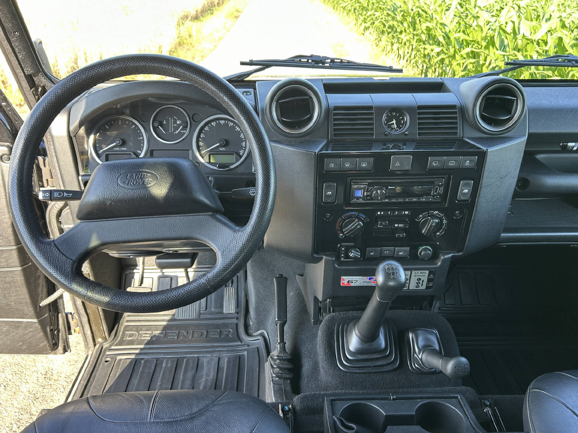 LAND ROVER Defender 90 2.2 TD4 SW-image-7