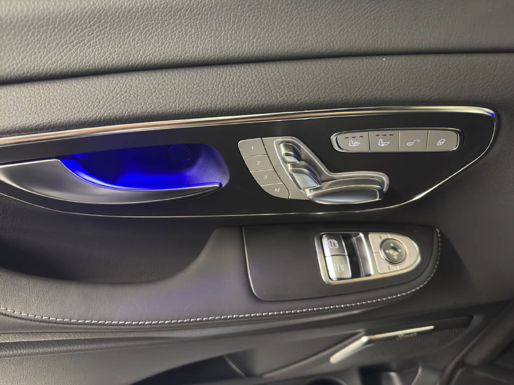 MERCEDES-BENZ V 300 d Exclusive Swiss Edition 4Matic-image-5
