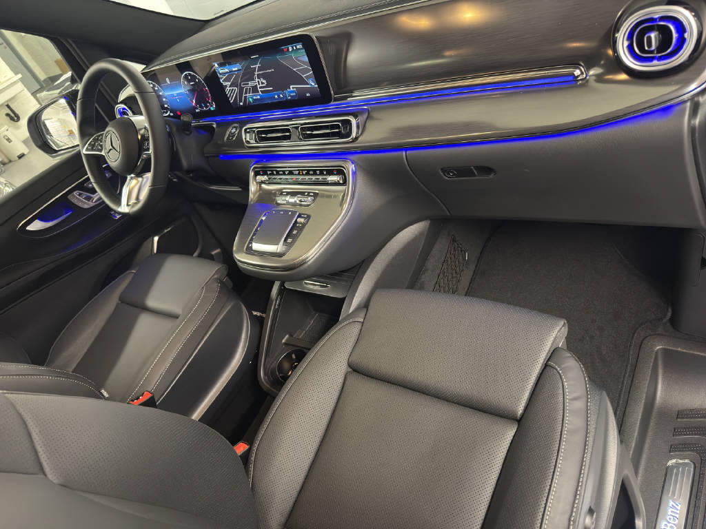 MERCEDES-BENZ V 300 d Exclusive Swiss Edition 4Matic-image-10