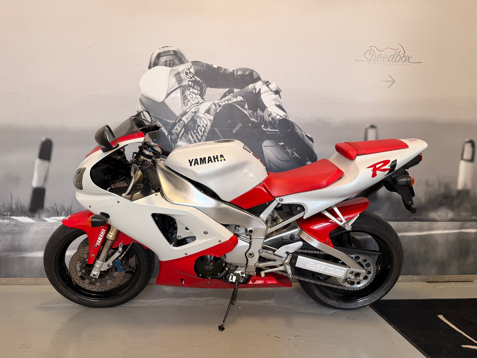 YAMAHA YZF-R1-image-0