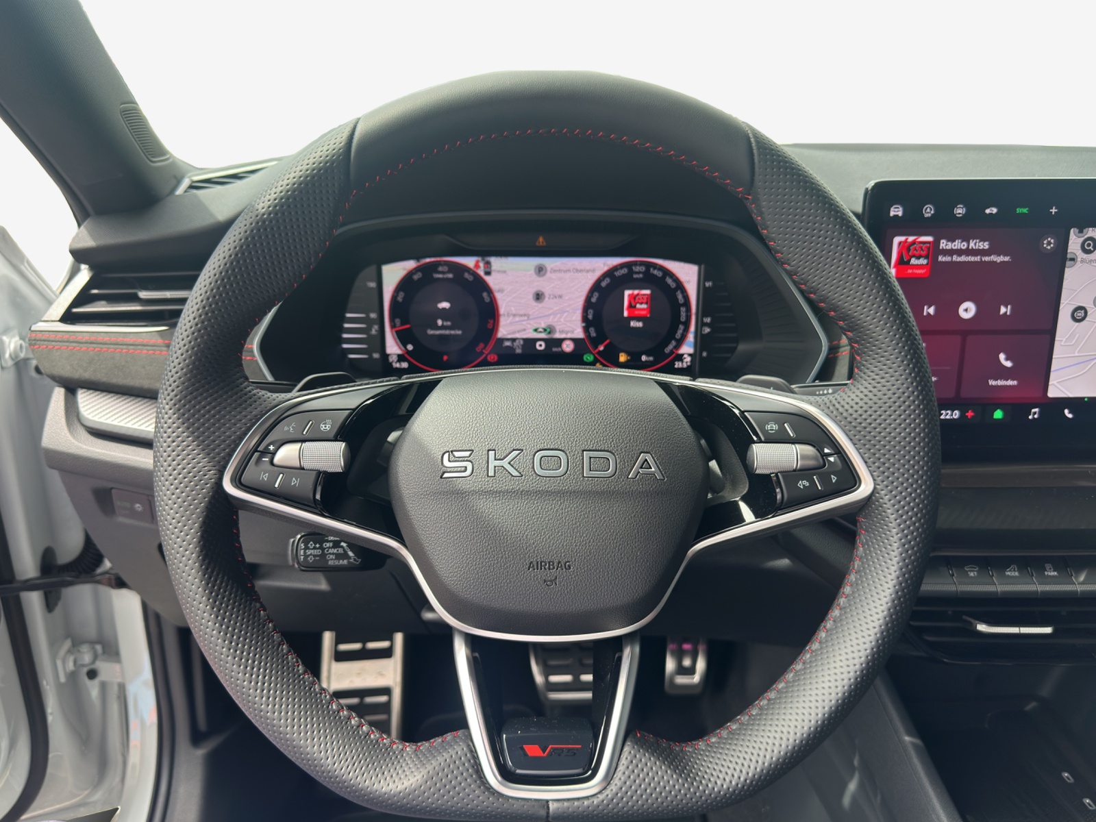 SKODA Octavia Combi 2.0 TSI DSG RS 30 Years Edition-image-9