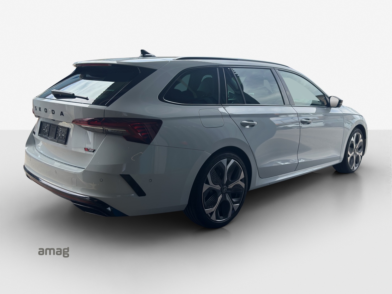 SKODA Octavia Combi 2.0 TSI DSG RS 30 Years Edition-image-4