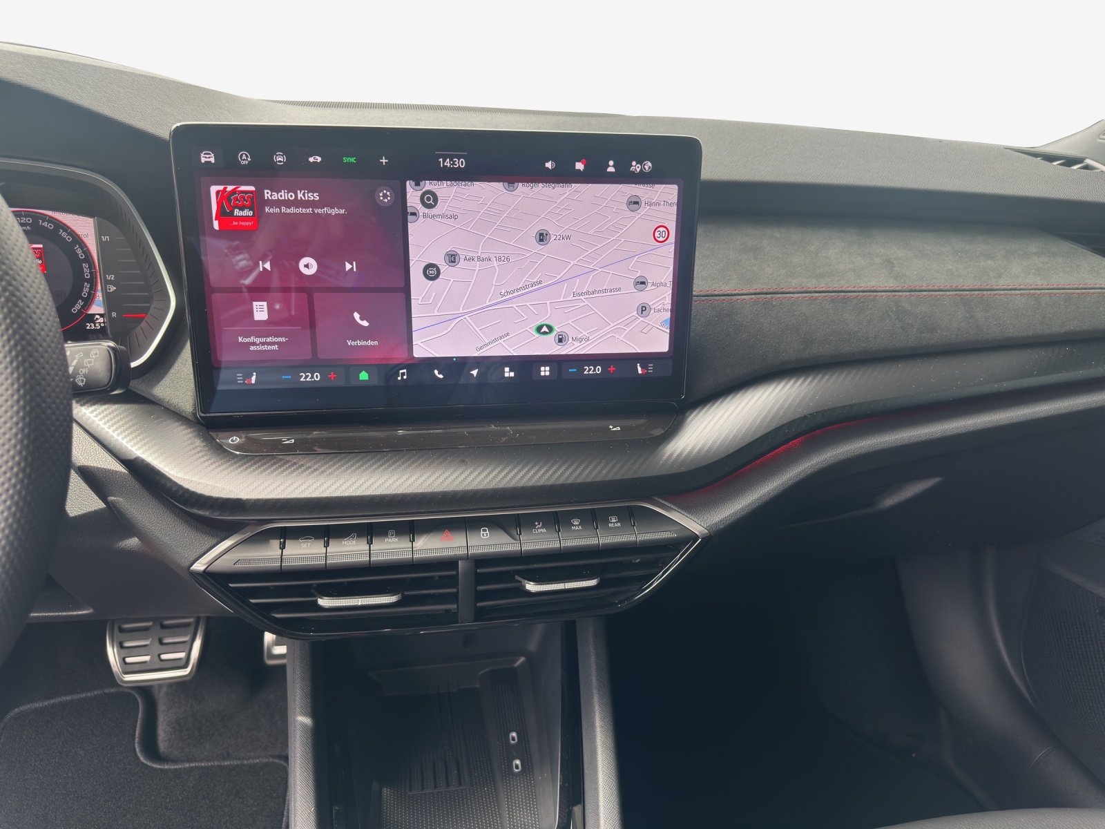 SKODA Octavia Combi 2.0 TSI DSG RS 30 Years Edition-image-10