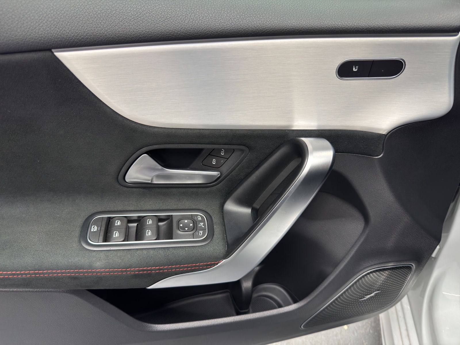 MERCEDES-BENZ A 220 AMG Line 4Matic-image-11