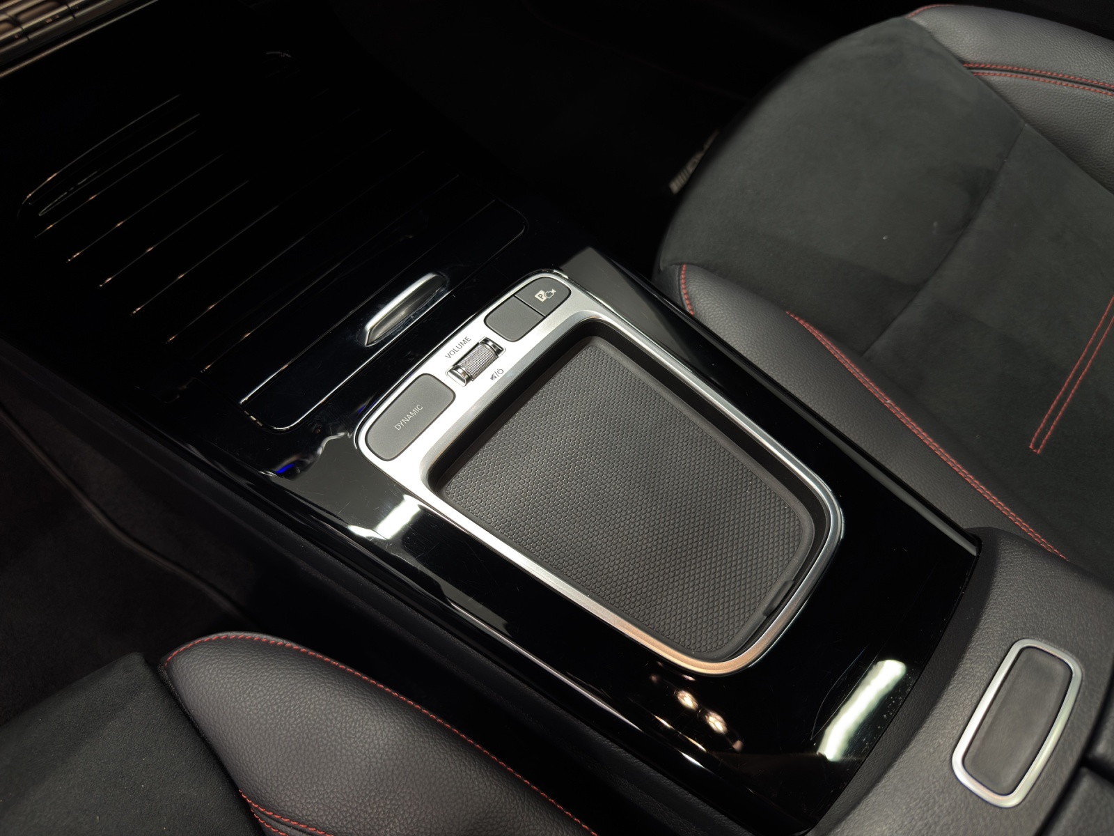 MERCEDES-BENZ A 220 AMG Line 4Matic-image-15