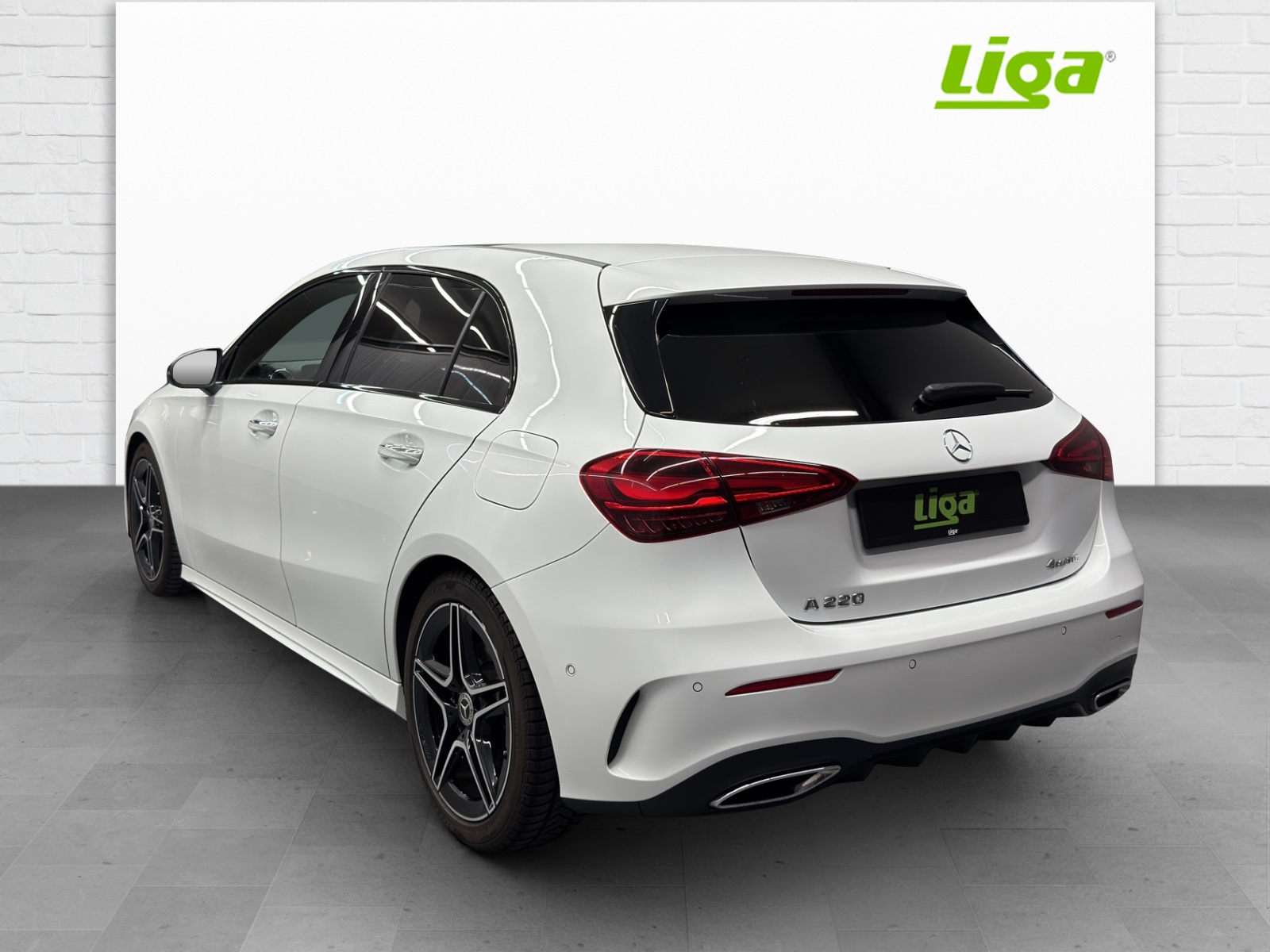 MERCEDES-BENZ A 220 AMG Line 4Matic-showroom-element-3