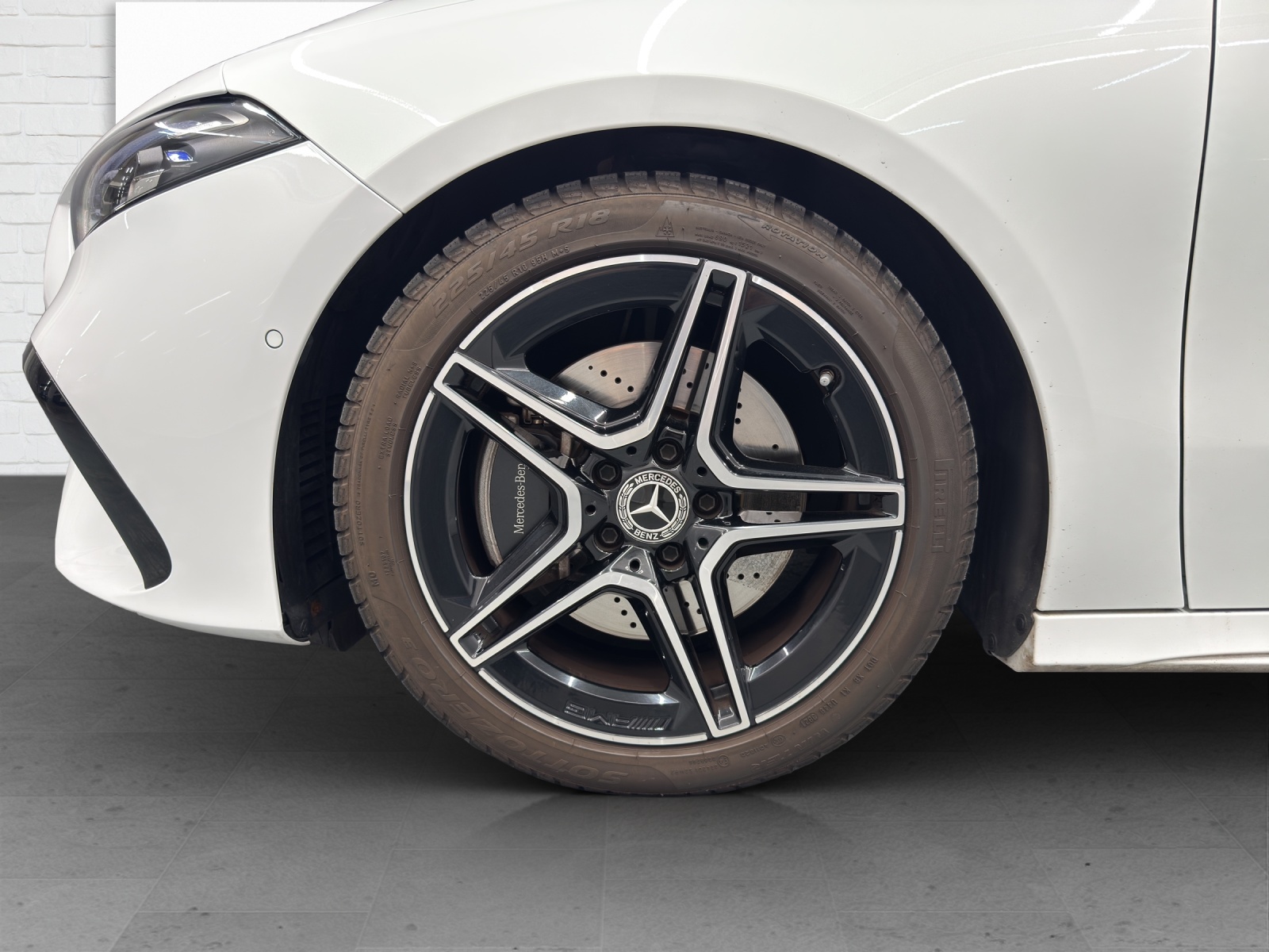 MERCEDES-BENZ A 220 AMG Line 4Matic-image-5