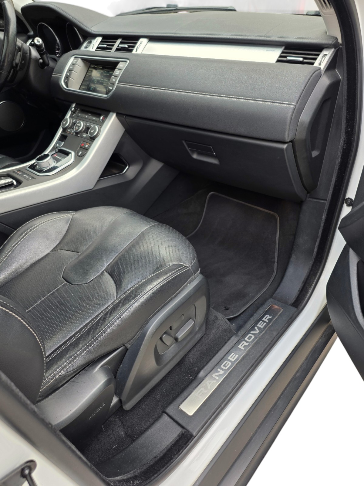 LAND ROVER Range Rover Evoque 2.2 SD4 Prestige AT9-image-14