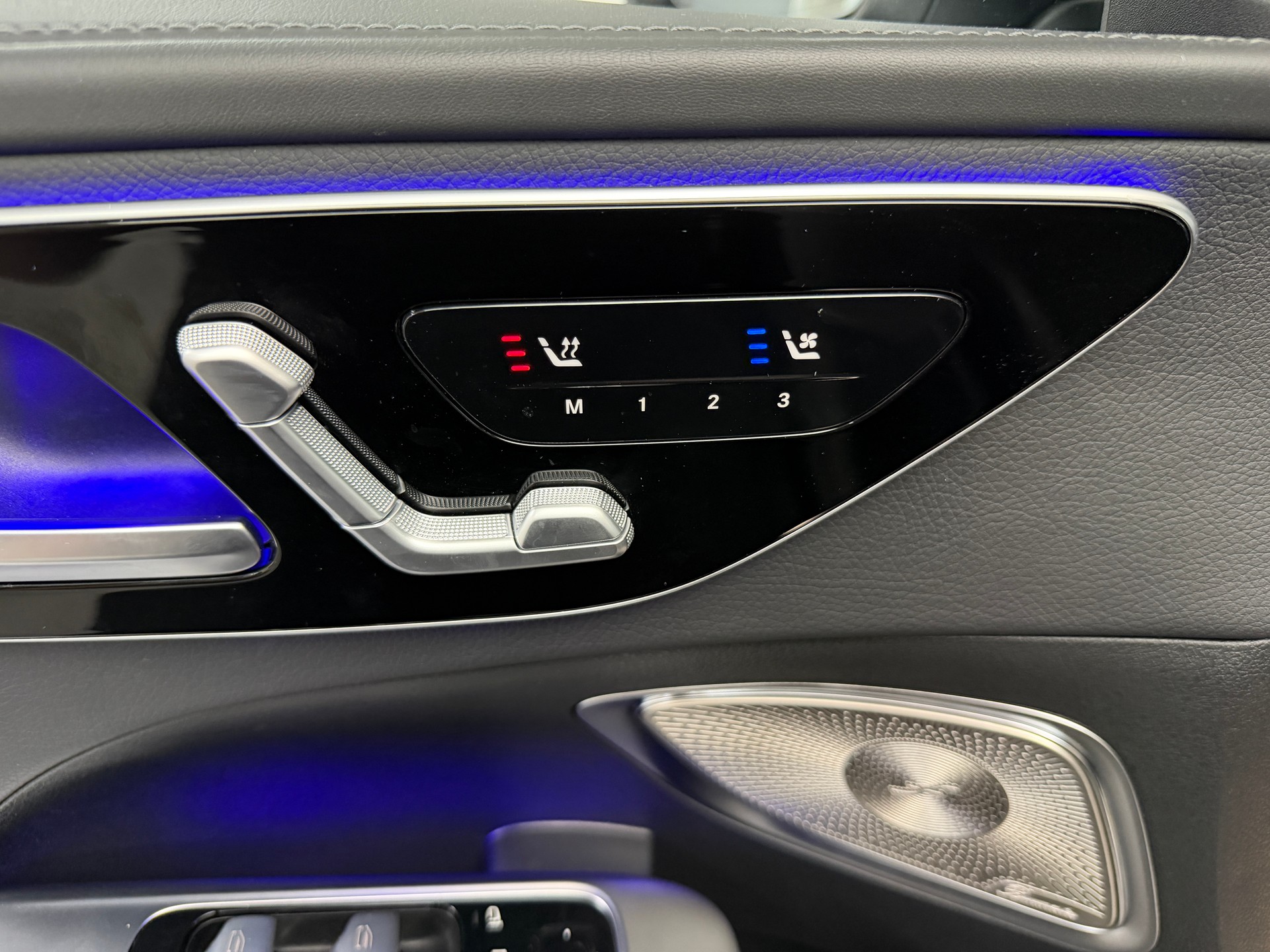 MERCEDES-BENZ C 300 Grafitgrey 258PS 4Matic AMG Line / Panoramadach / 360° Kamera / Leder / Head-Up-Display /-image-17