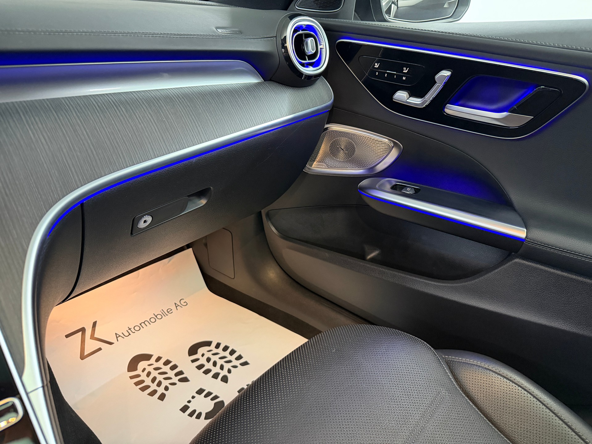 MERCEDES-BENZ C 300 Grafitgrey 258PS 4Matic AMG Line / Panoramadach / 360° Kamera / Leder / Head-Up-Display /-image-18