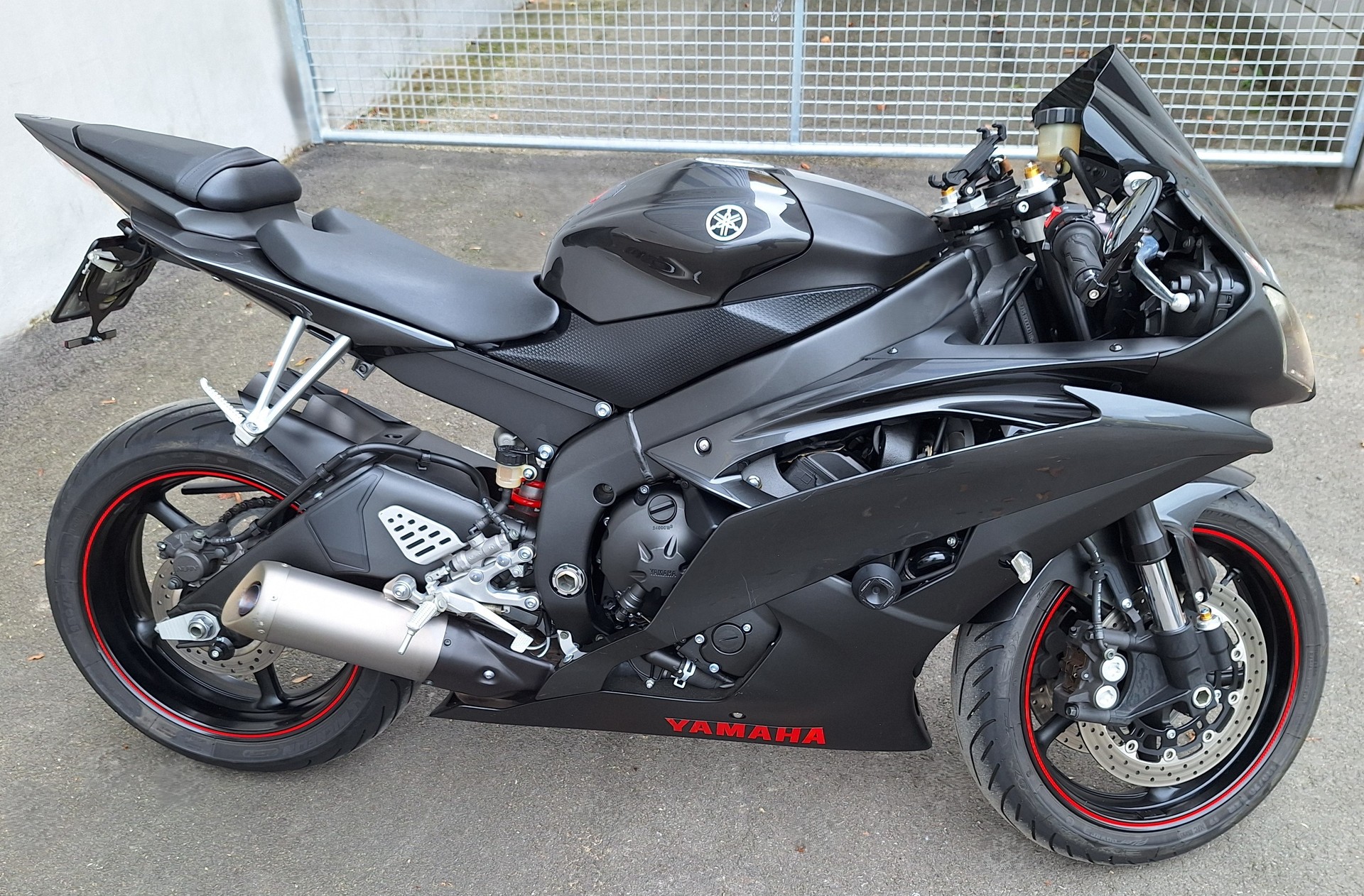 YAMAHA YZF-R6-image-4