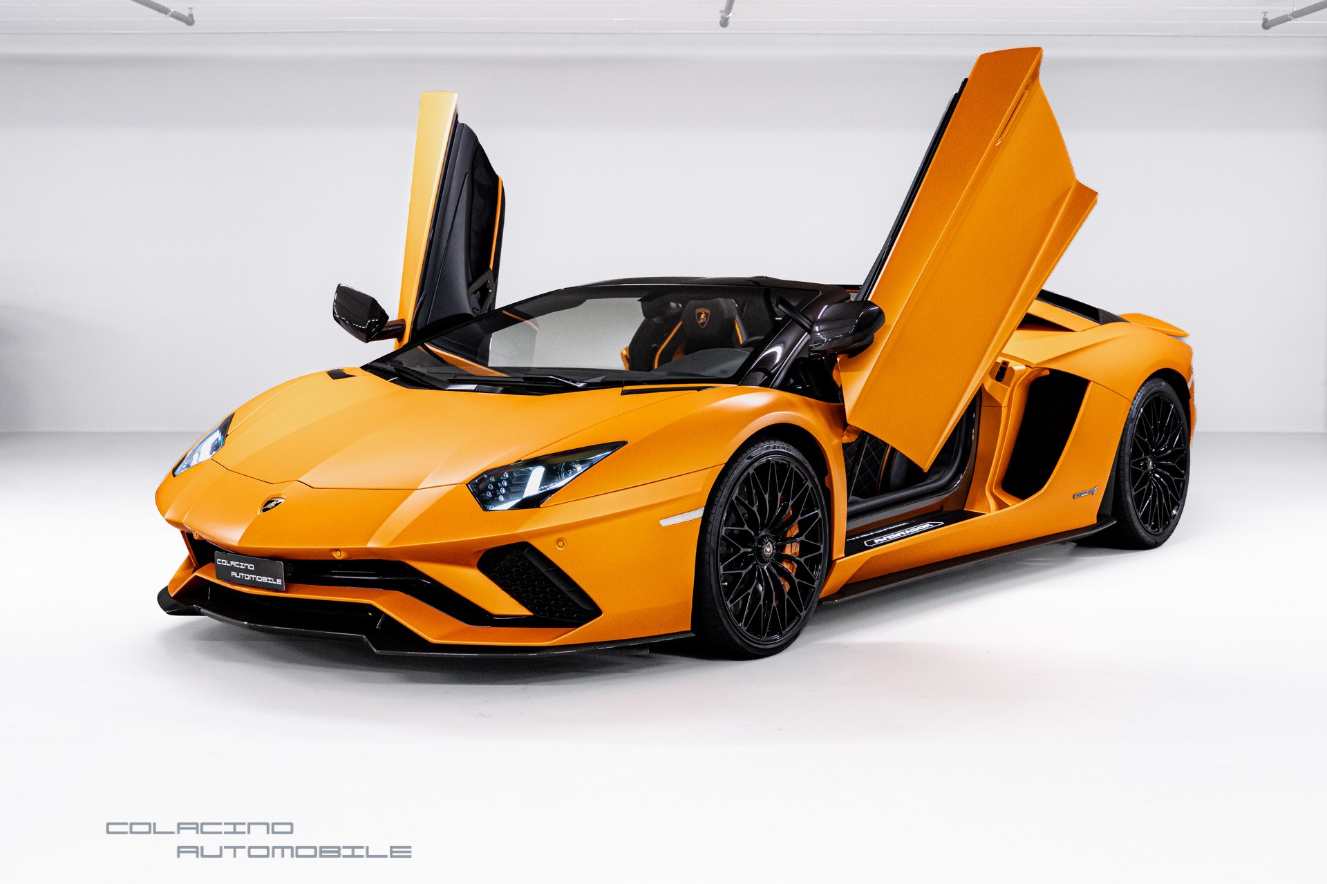 LAMBORGHINI Aventador S LP740-4 Roadster E-Gear-showroom-element-1