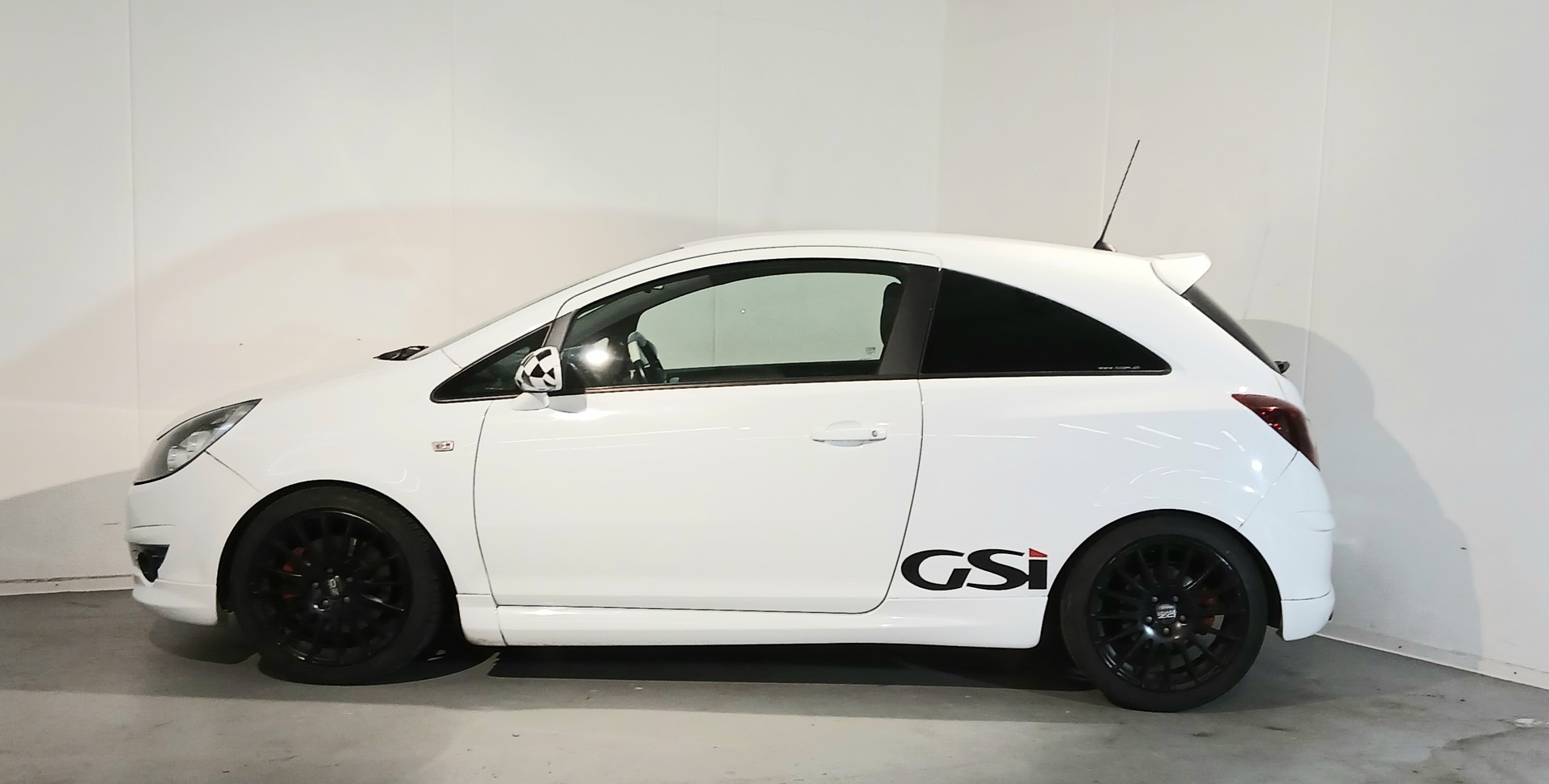 OPEL Corsa 1.6 Turbo Color Edition-showroom-element-2