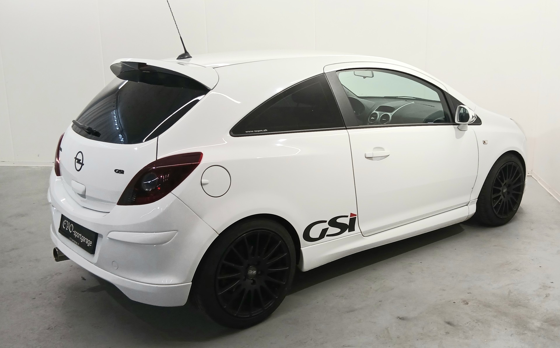 OPEL Corsa 1.6 Turbo Color Edition-showroom-element-3