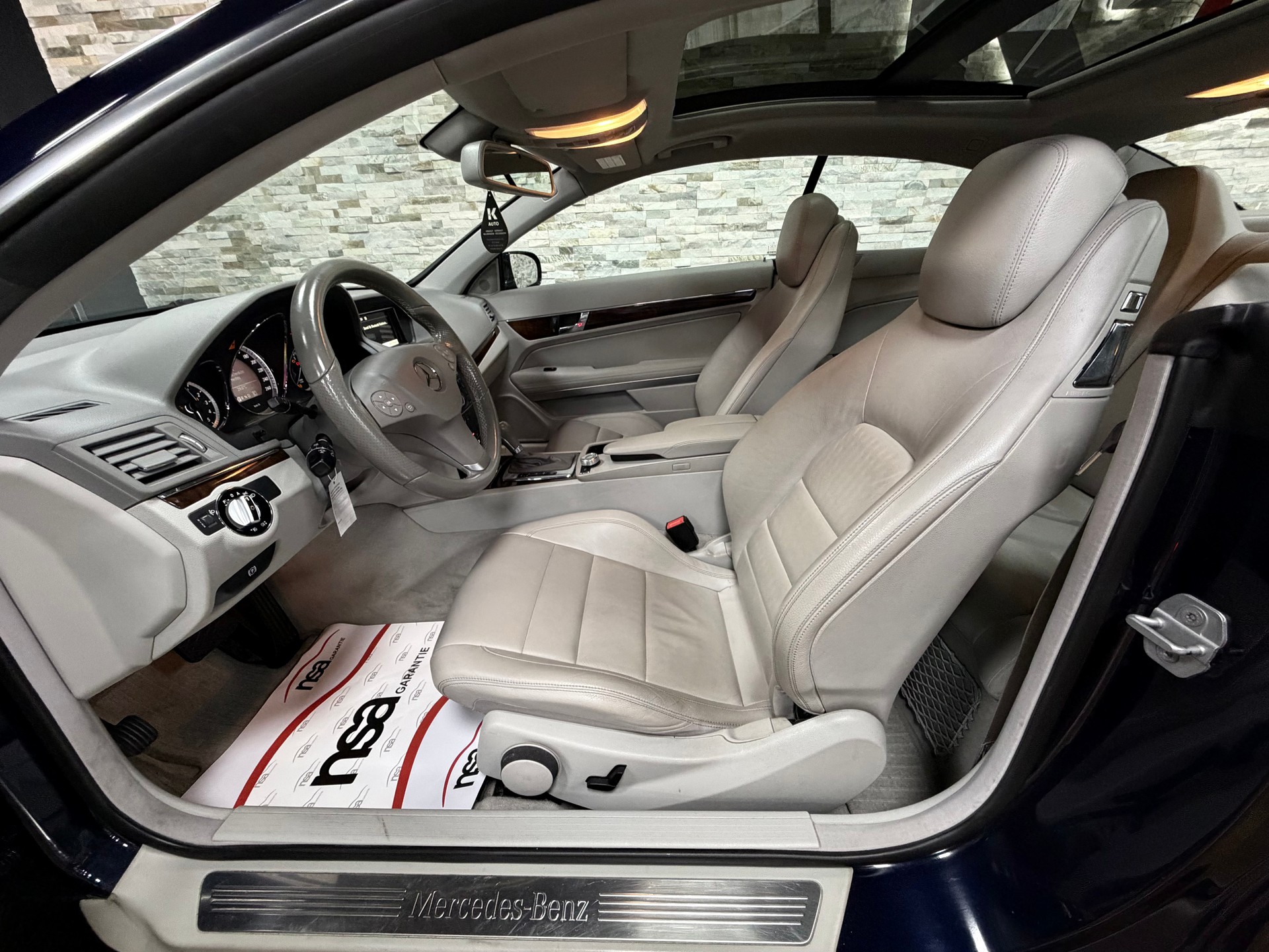 MERCEDES-BENZ E 250 CGI BlueEfficiency Automatic-image-7