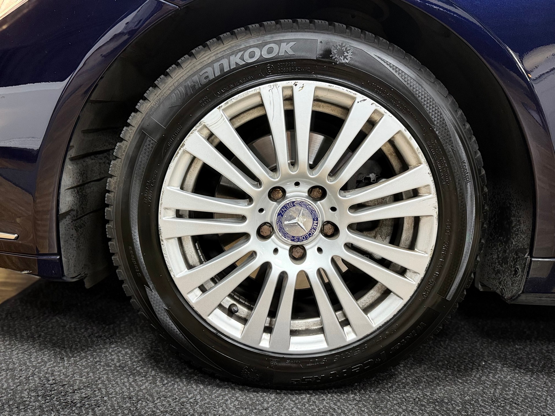 MERCEDES-BENZ E 250 CGI BlueEfficiency Automatic-image-22