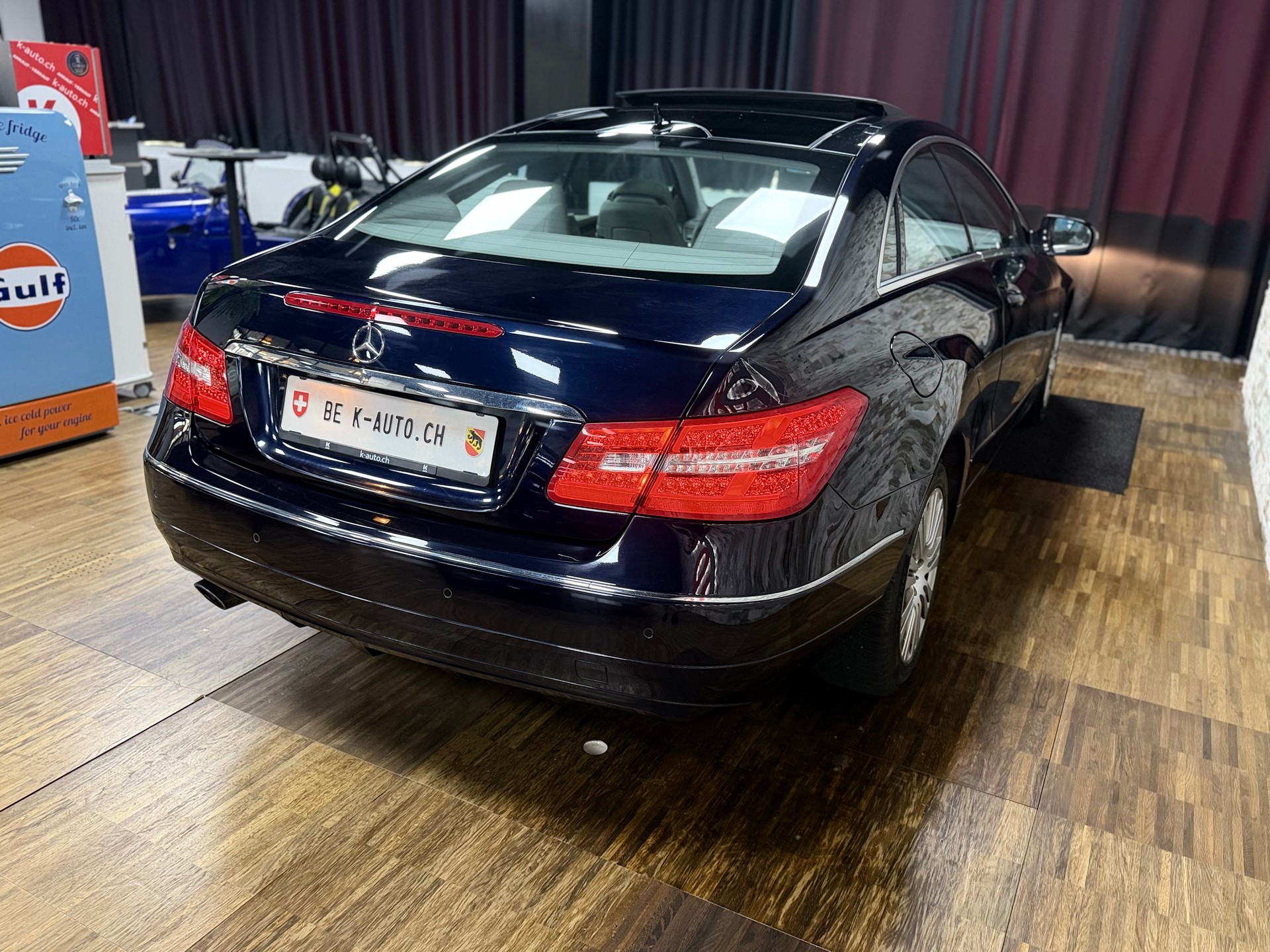 MERCEDES-BENZ E 250 CGI BlueEfficiency Automatic-showroom-element-3