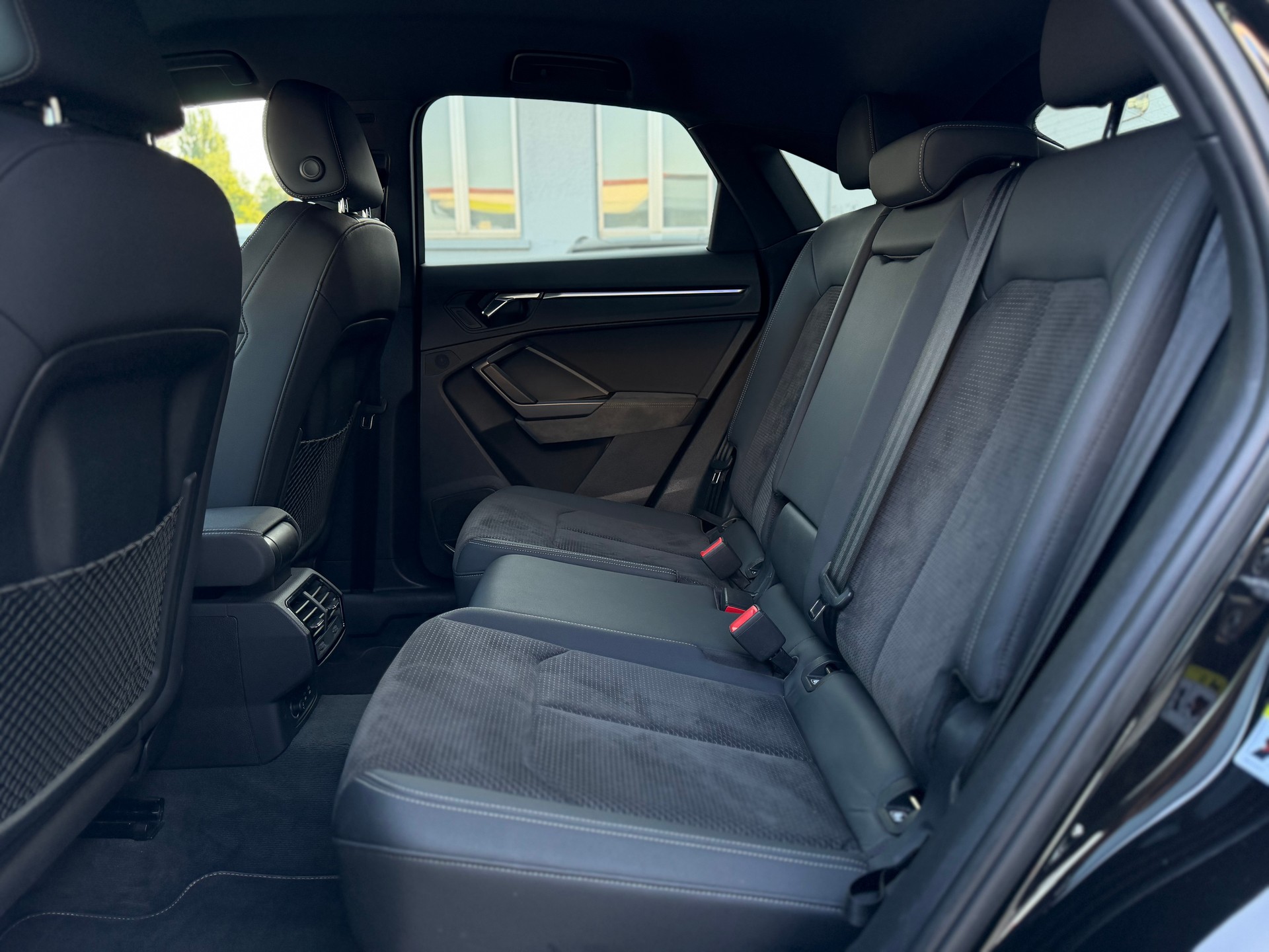AUDI Q3 Sportback 45 TFSI S line quattro S-tronic-image-10