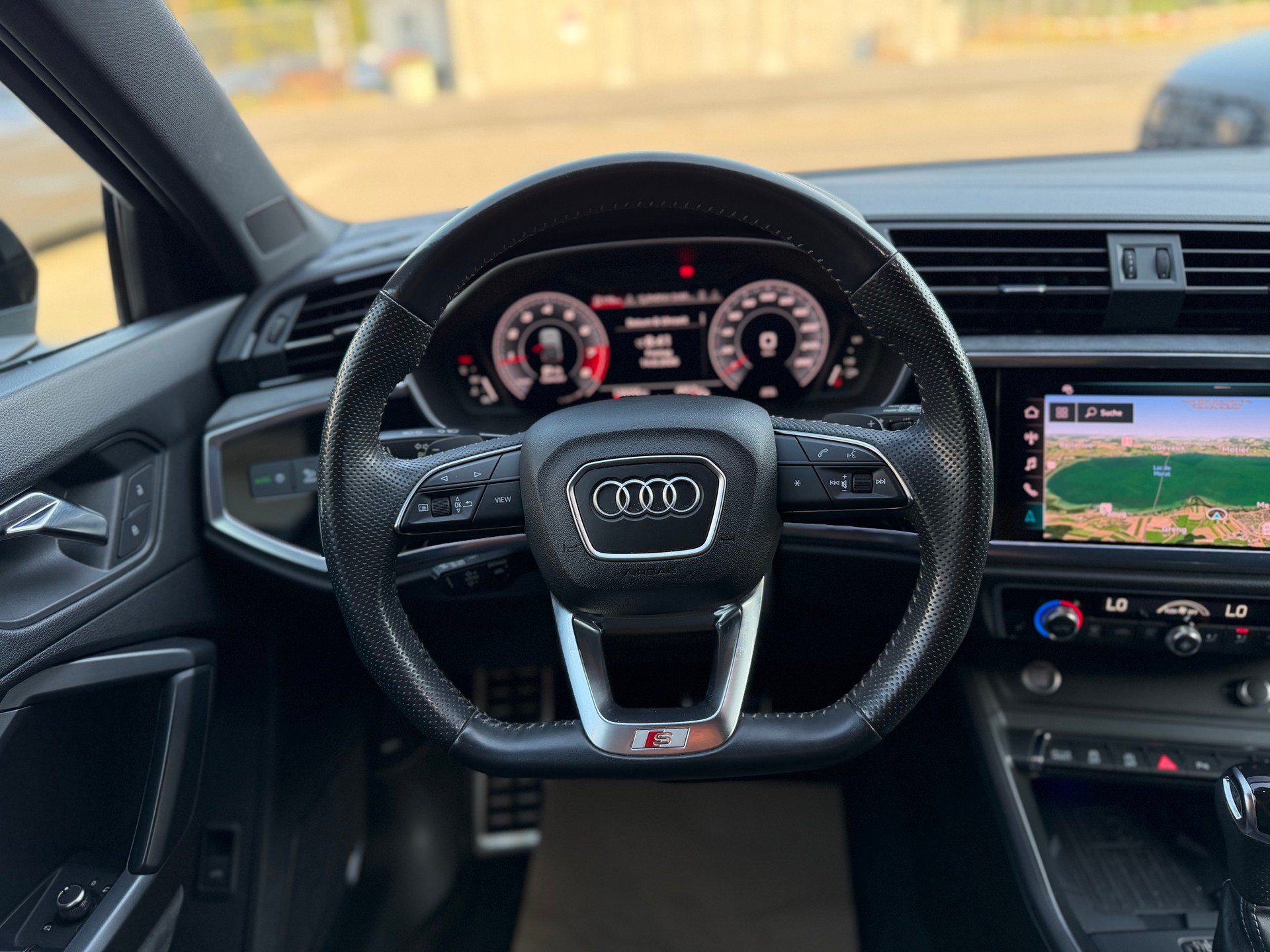AUDI Q3 Sportback 45 TFSI S line quattro S-tronic-image-15