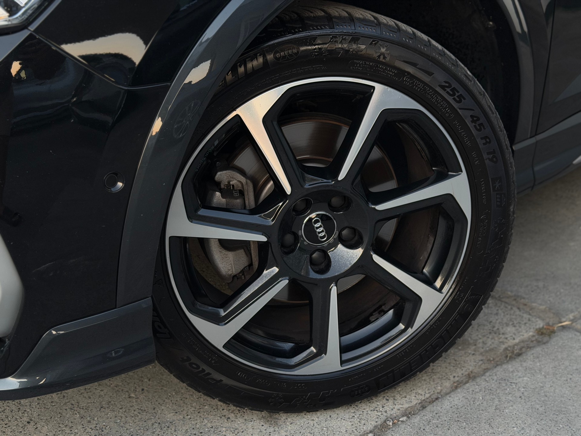 AUDI Q3 Sportback 45 TFSI S line quattro S-tronic-image-8