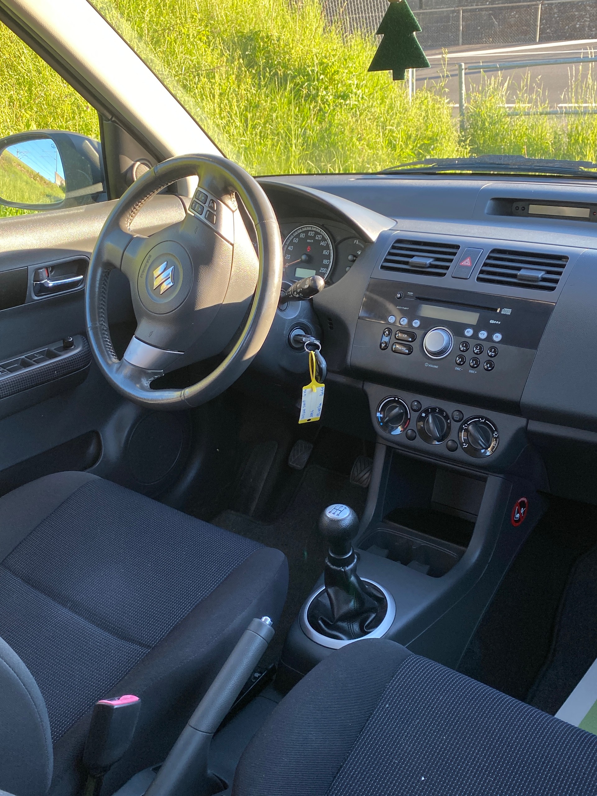 SUZUKI Swift 1.3i 16V GL 4x4-image-9