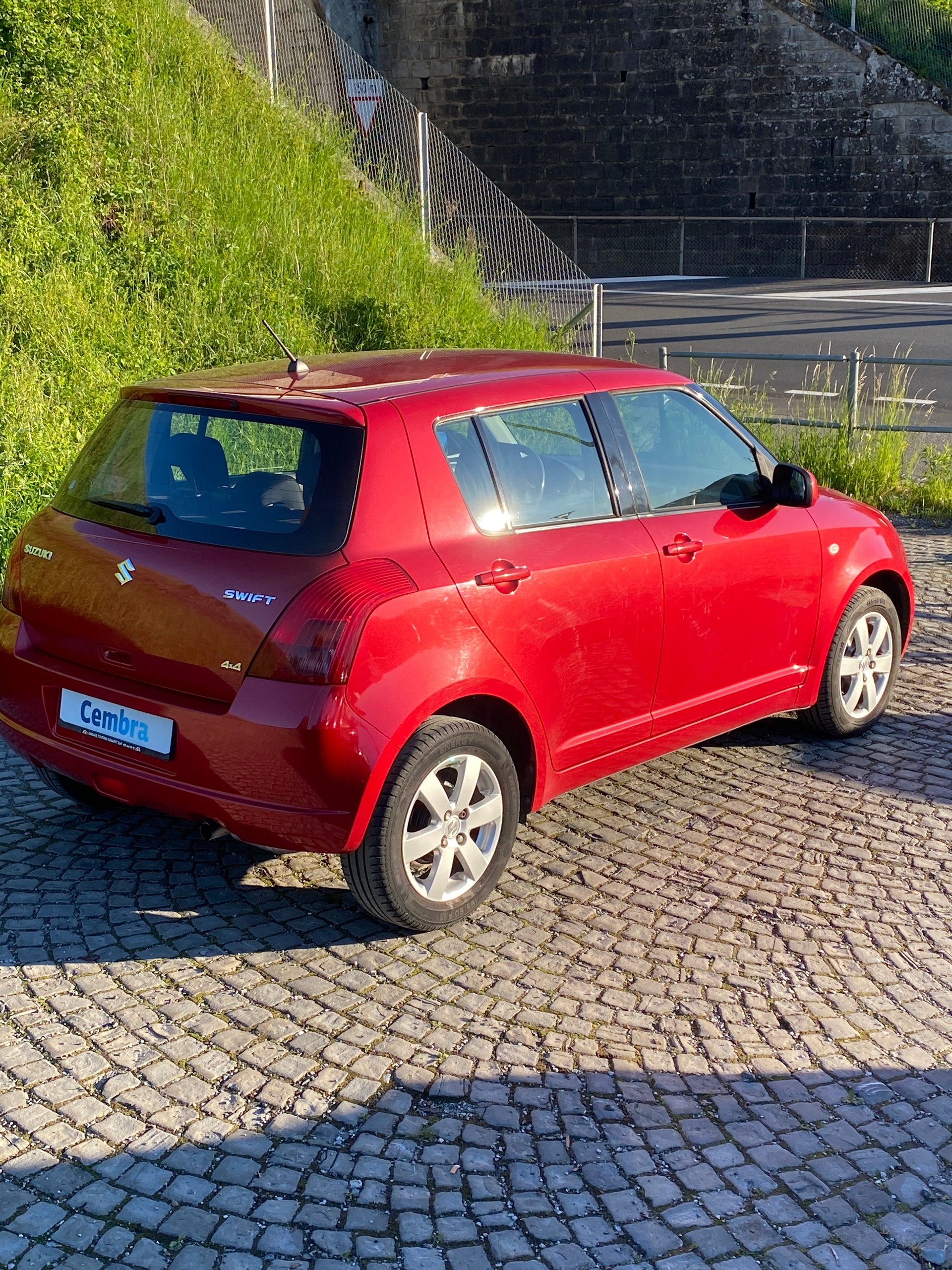 SUZUKI Swift 1.3i 16V GL 4x4-showroom-element-2