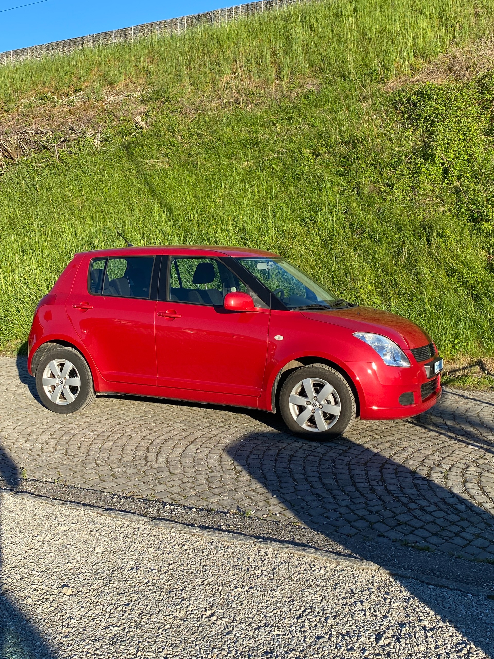SUZUKI Swift 1.3i 16V GL 4x4-showroom-element-1
