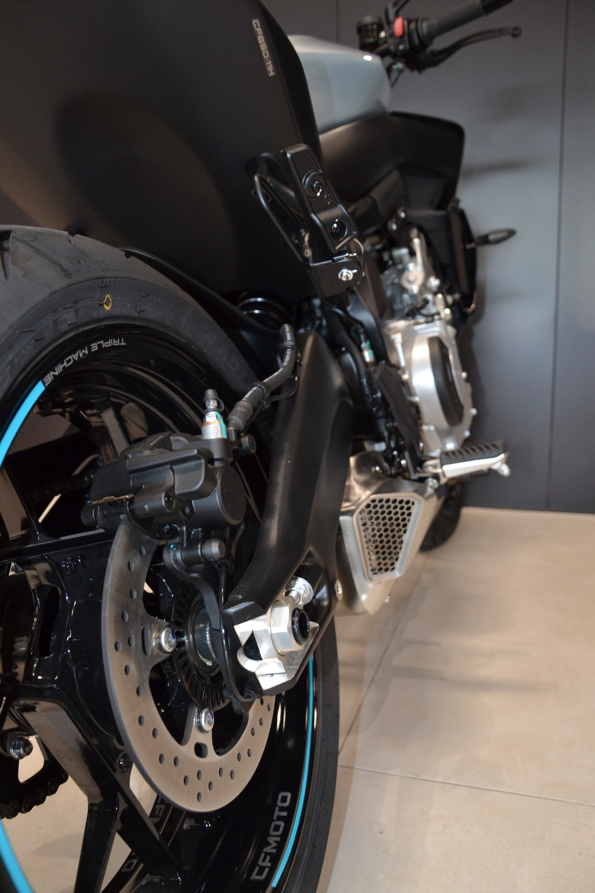 CF MOTO 675 NK-image-9