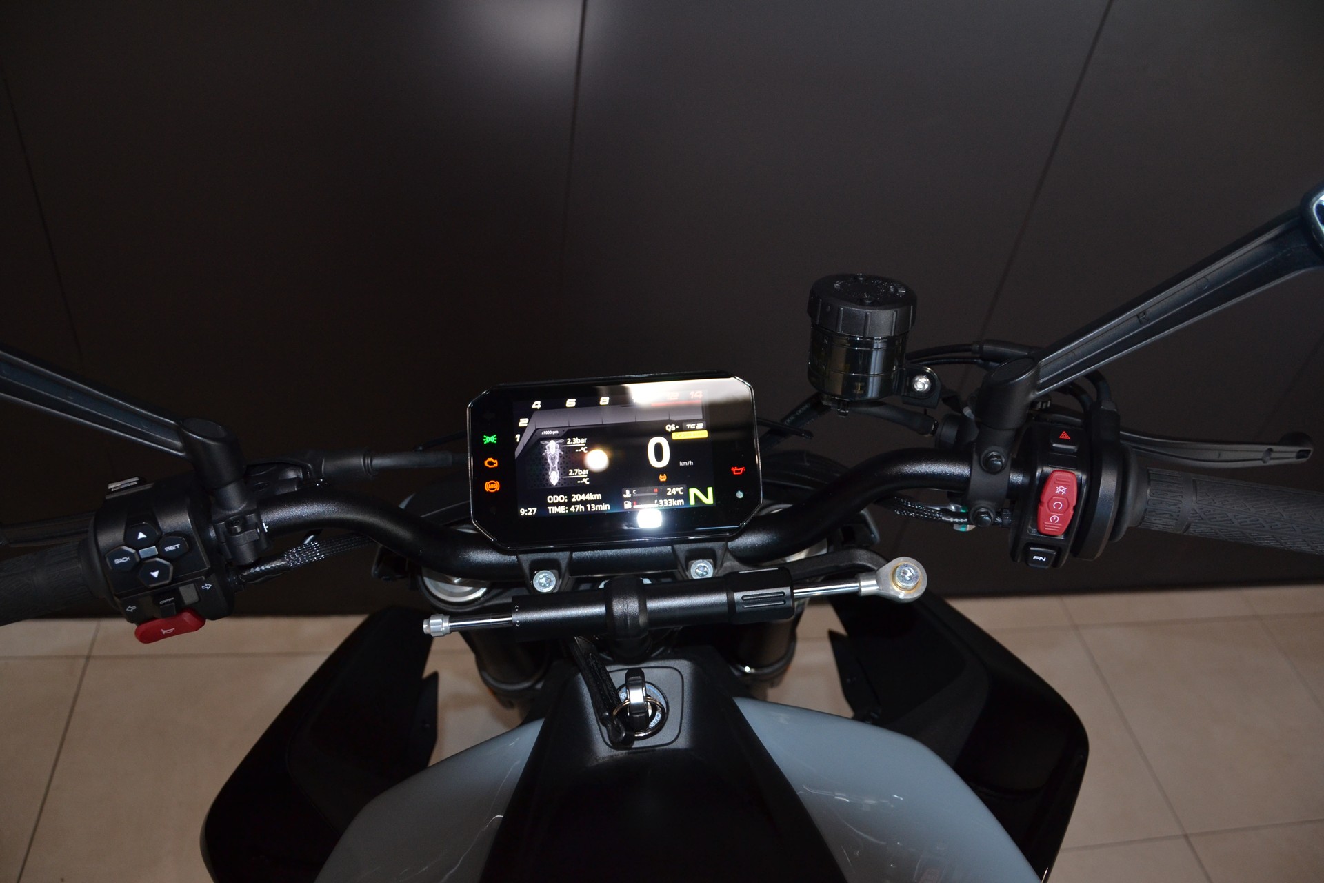 CF MOTO 675 NK-image-5