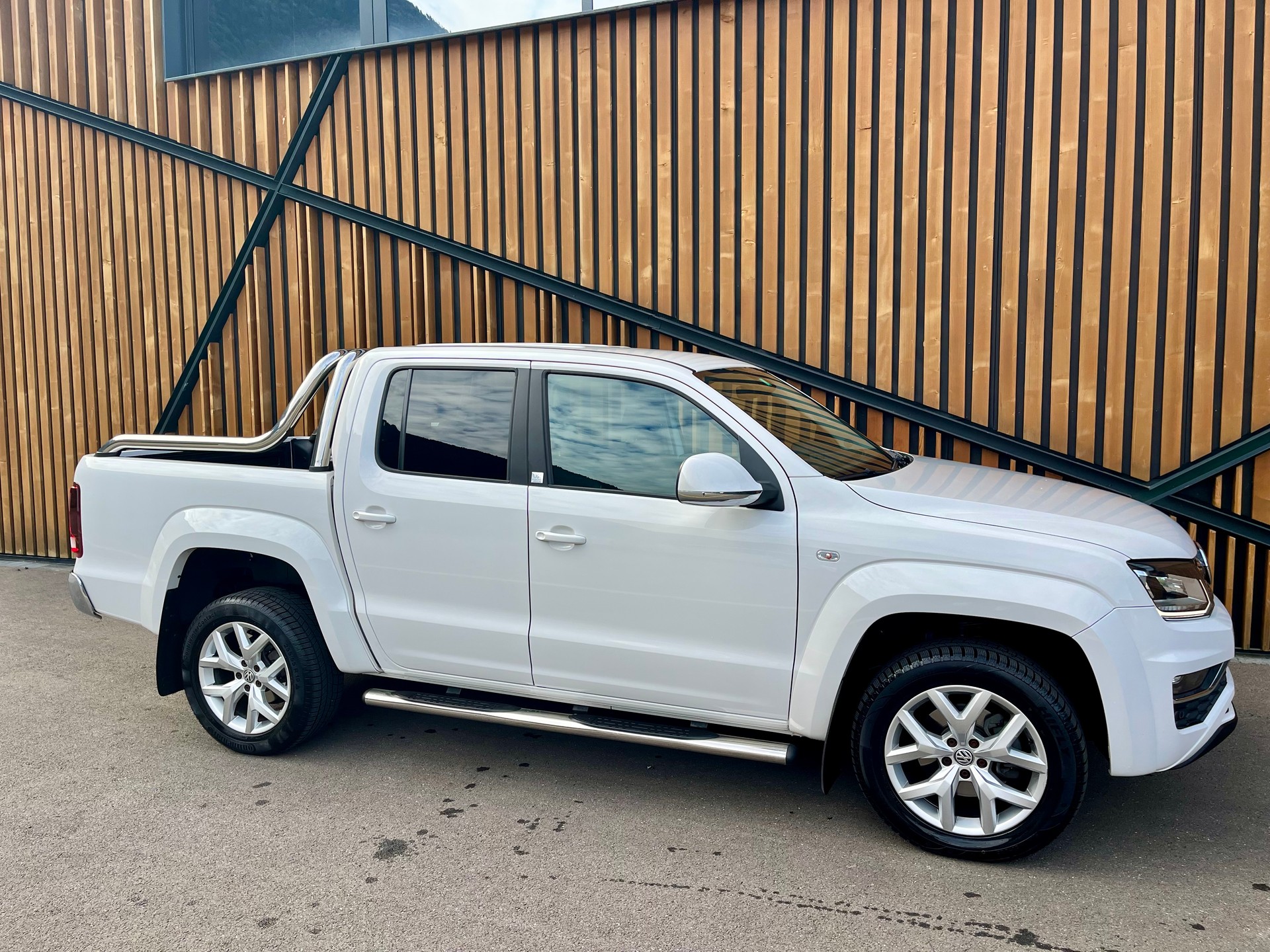 VW Amarok 3.0TDI Crossline 4Motion Automatic-image-2
