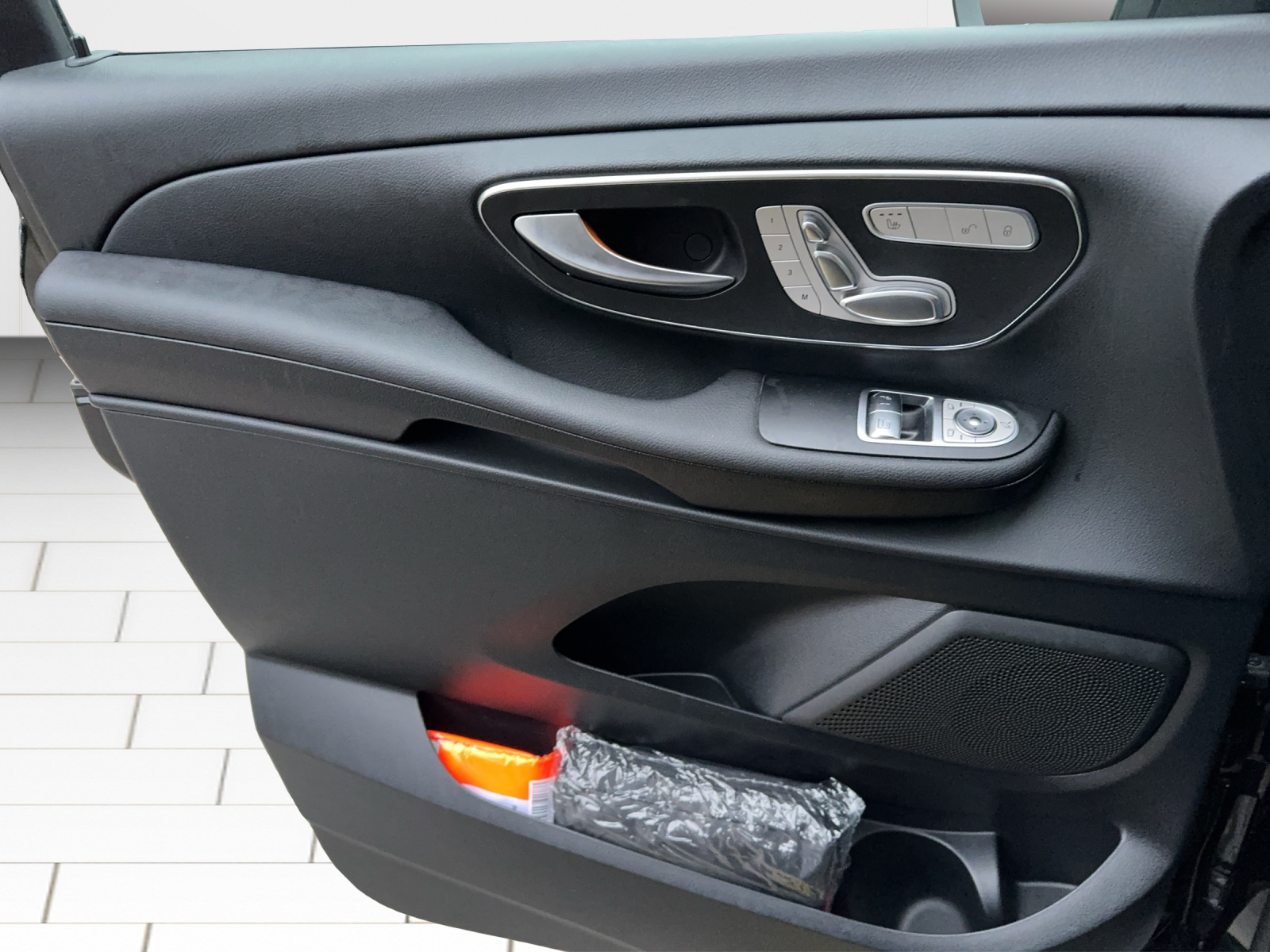 MERCEDES-BENZ EQV 300 Avantgarde lang-image-9
