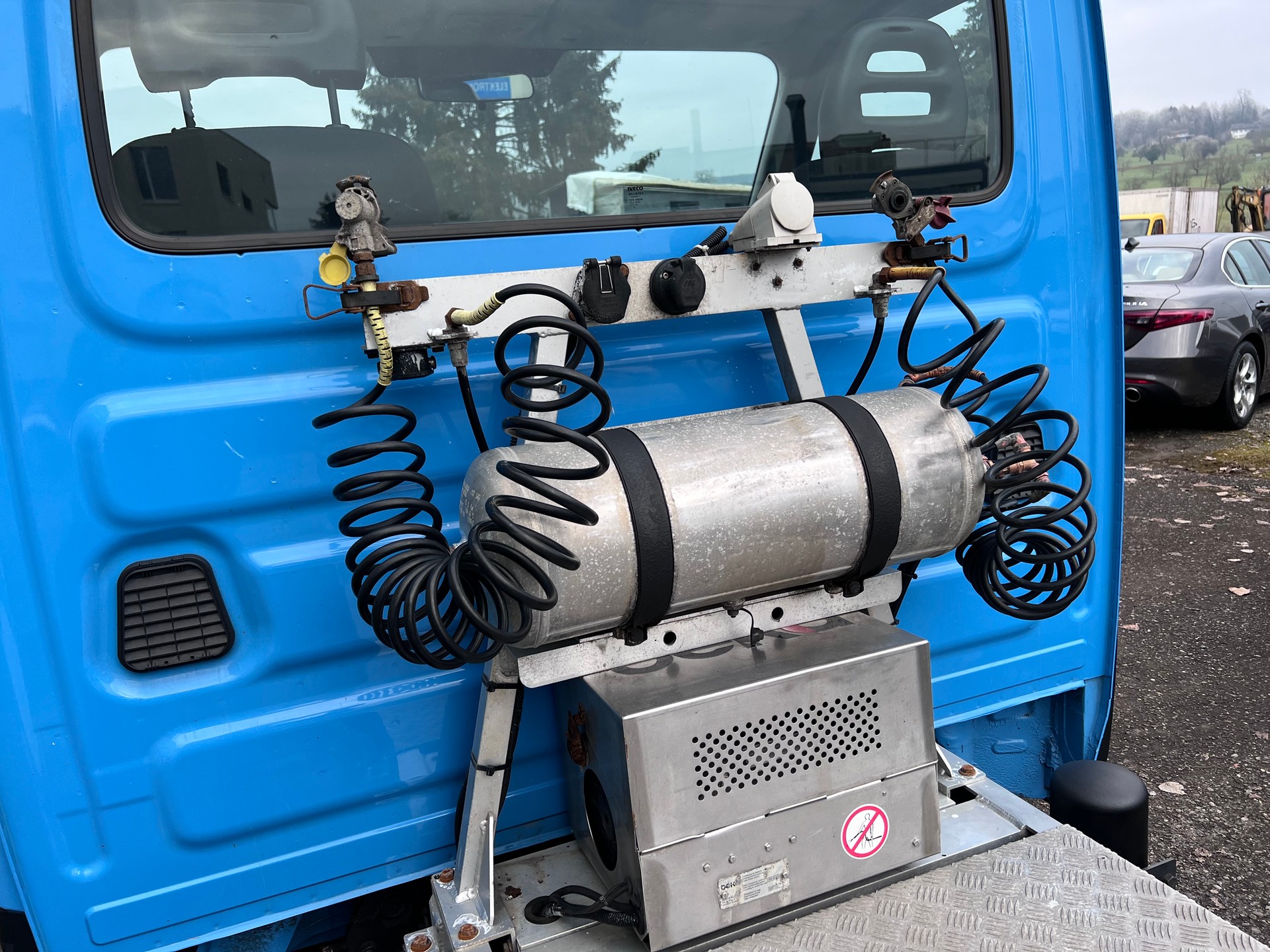 IVECO Sattelschlepper-image-7