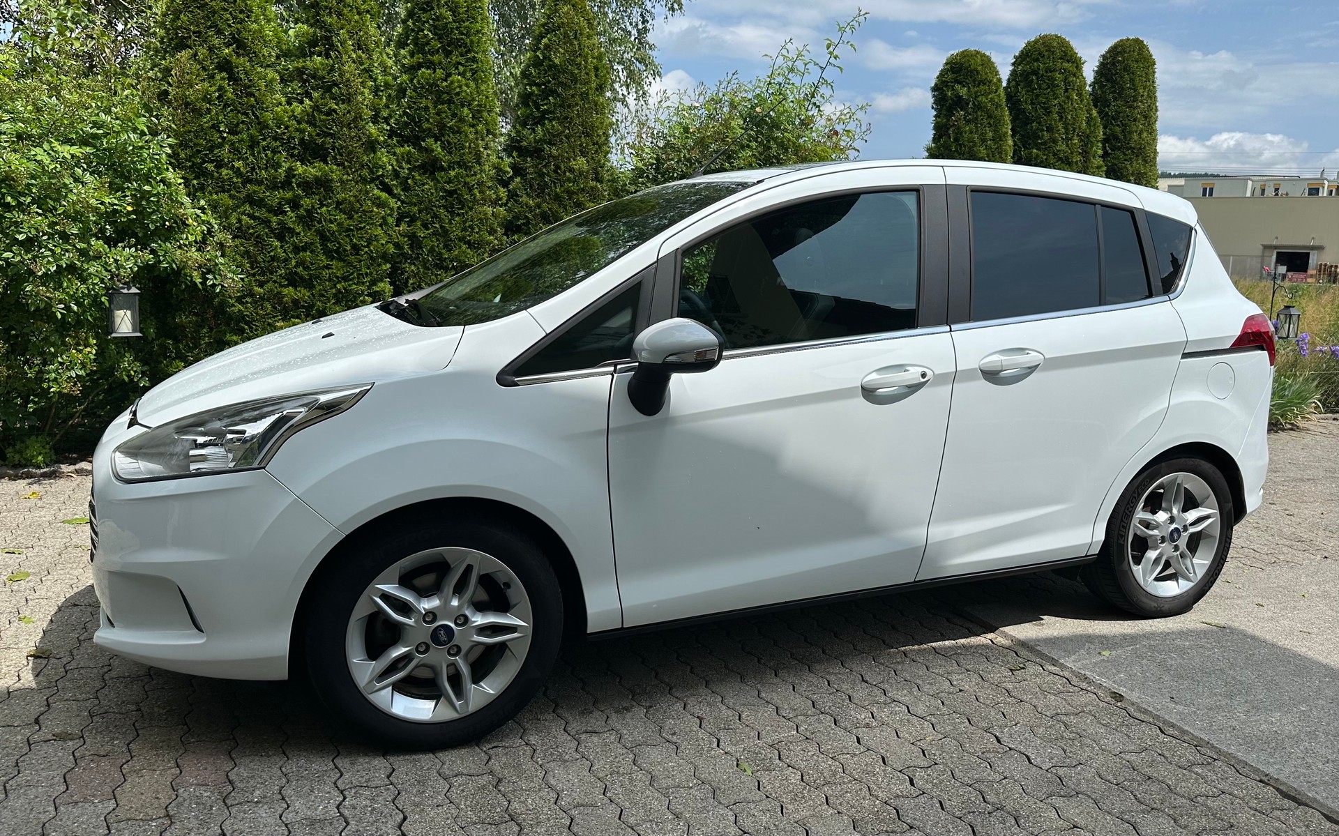 FORD B-Max 1.6 Ti-VCT Titanium PowerShift-image-2