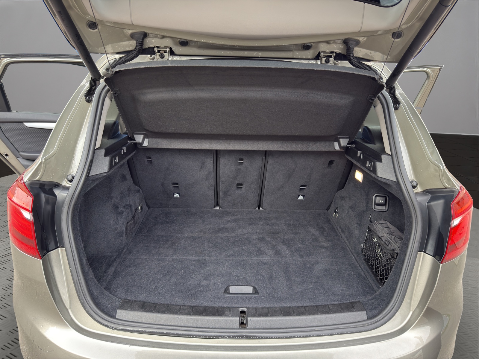 BMW 218d xDrive Active Tourer Steptronic-image-18