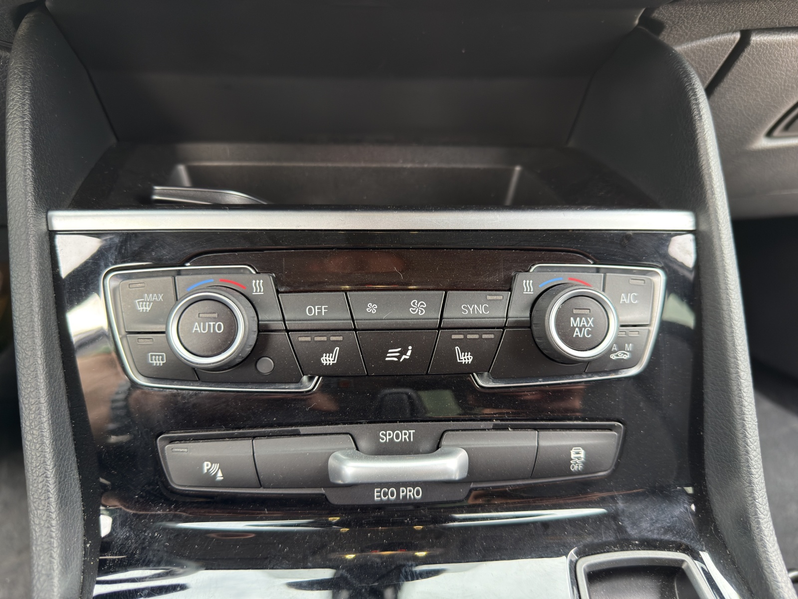 BMW 218d xDrive Active Tourer Steptronic-image-15