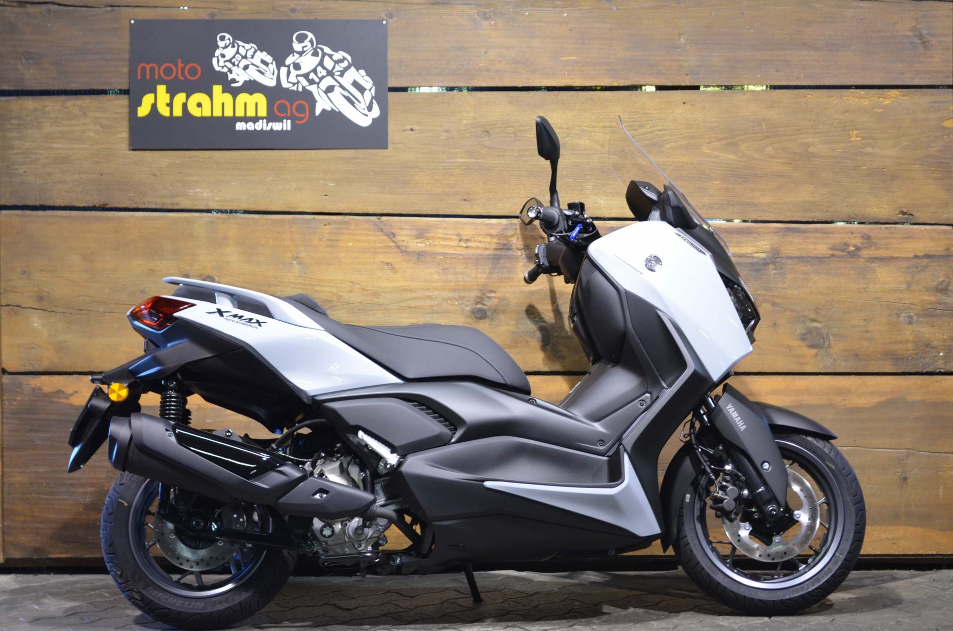 YAMAHA XMAX 300 Tech MAX+-image-1