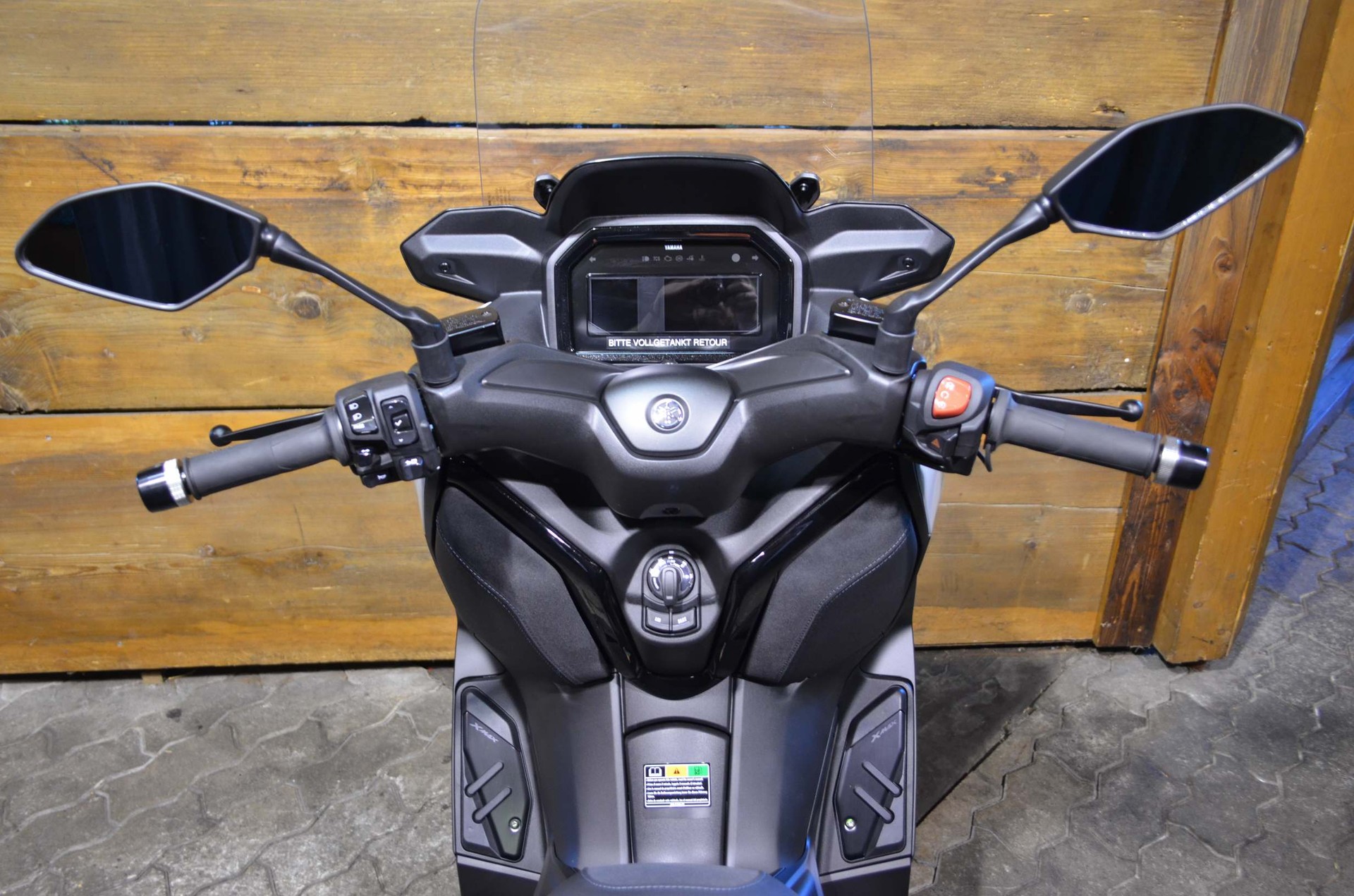YAMAHA XMAX 300 Tech MAX+-image-2
