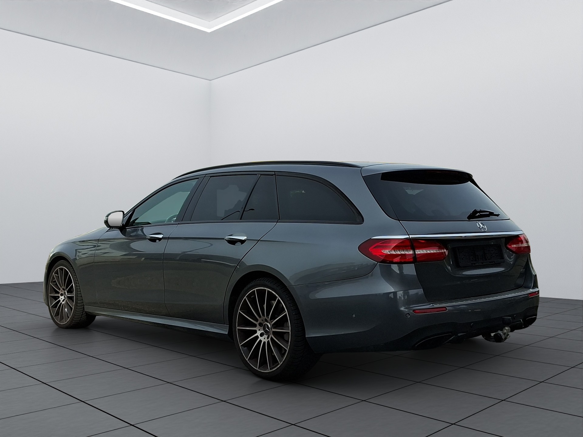 MERCEDES-BENZ E 43 AMG 4 Matic 9G-Tronic-showroom-element-3