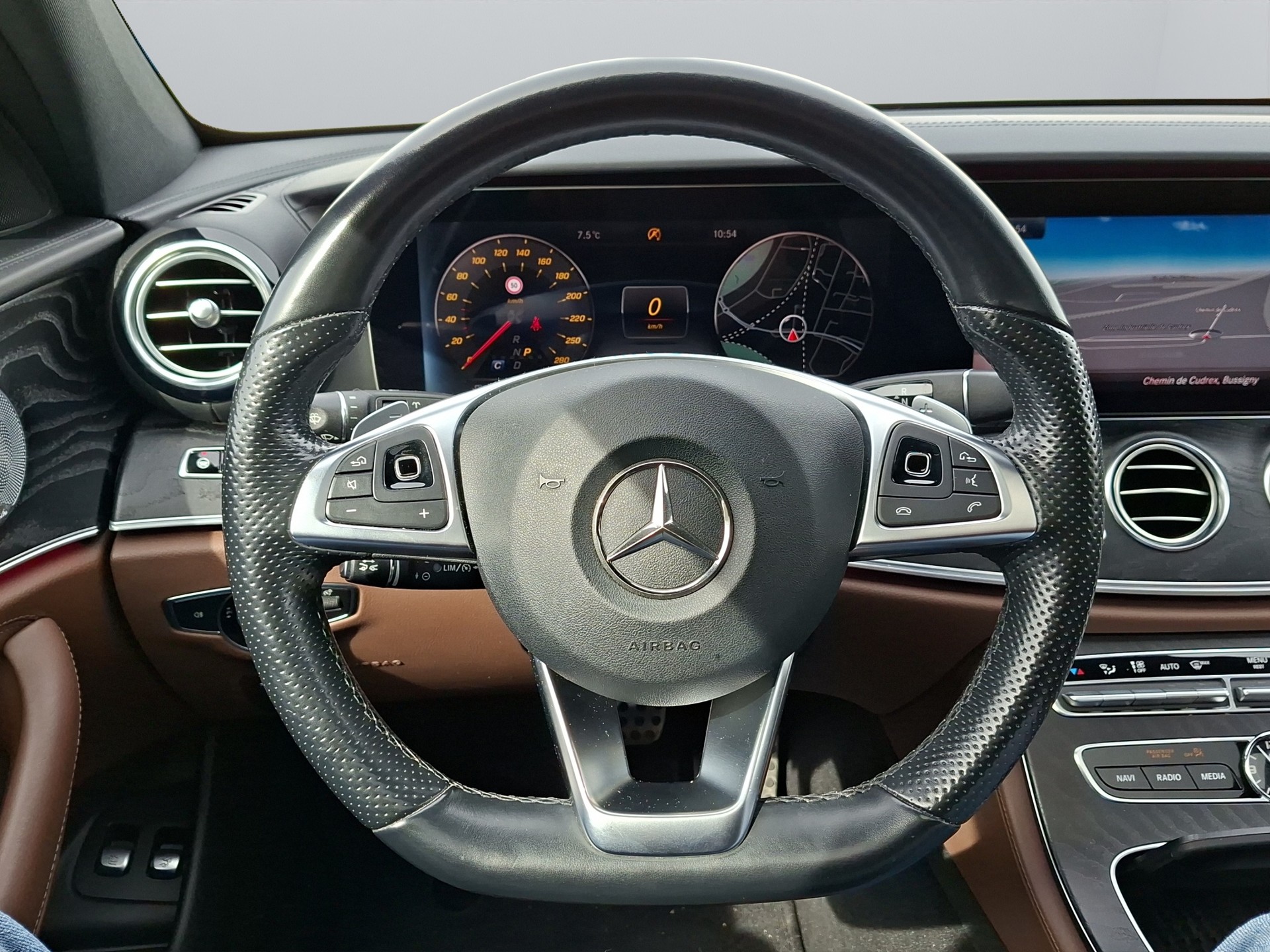 MERCEDES-BENZ E 43 AMG 4 Matic 9G-Tronic-image-9
