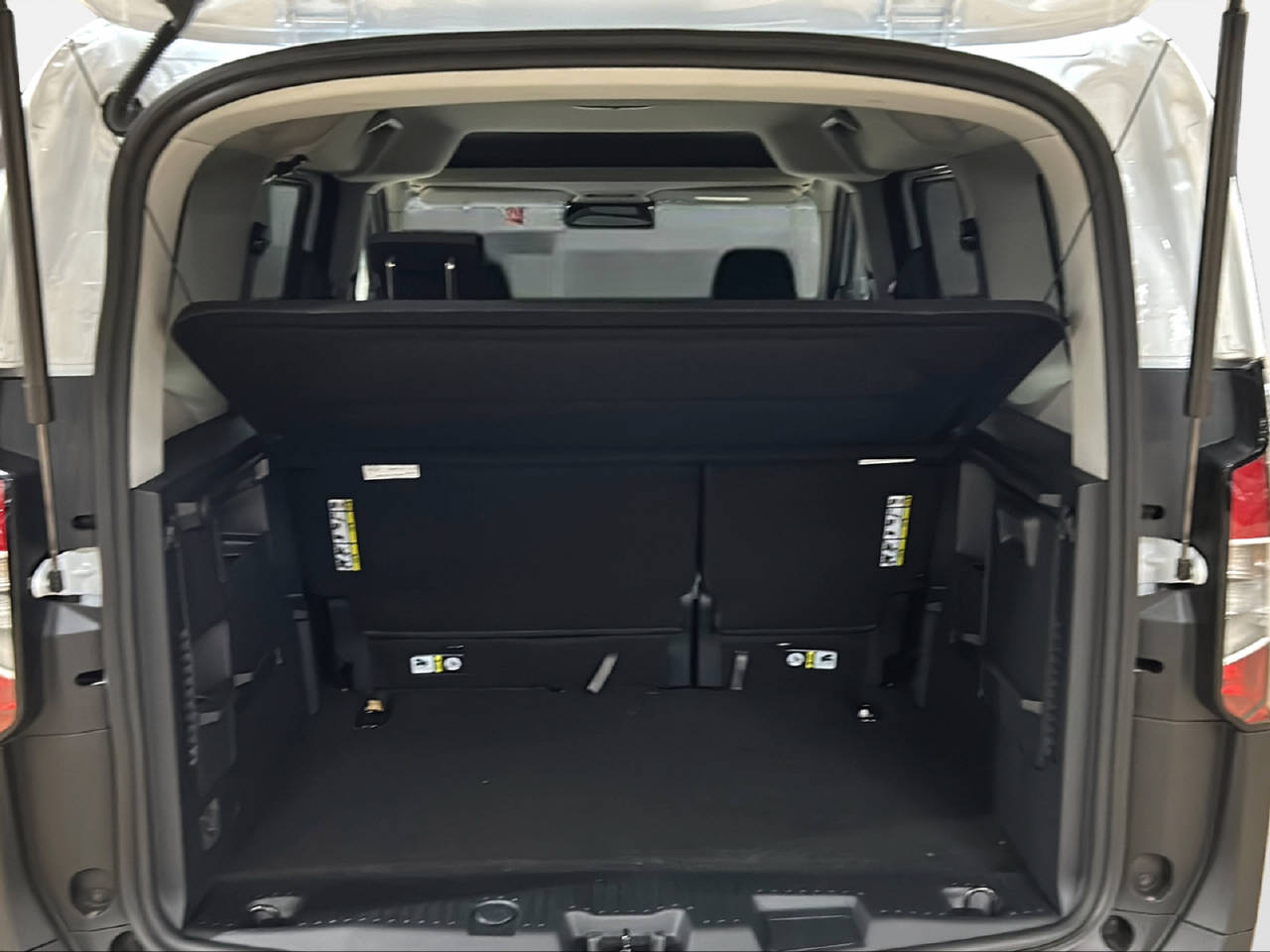 FORD E-Tourneo Courier Titanium-image-13