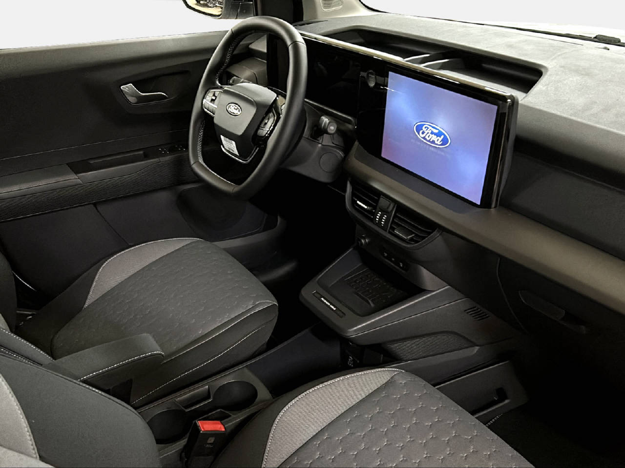 FORD E-Tourneo Courier Titanium-image-12
