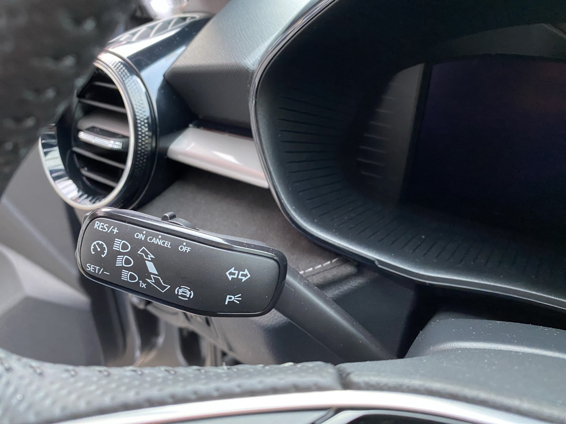 SKODA Fabia 1.0 TSI Monte Carlo DSG-image-11