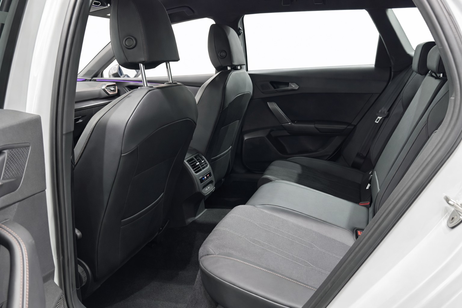 CUPRA LEON ST 1.5 eTSI DSG *Neues Modell*-image-12
