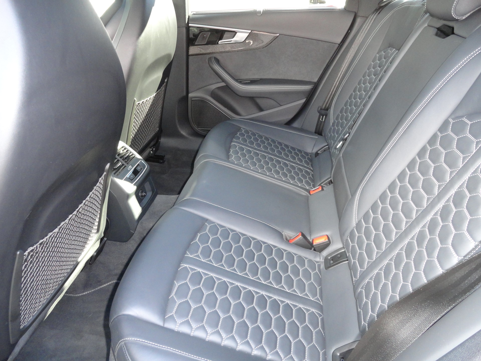 AUDI RS4 Avant quattro tiptronic-image-4