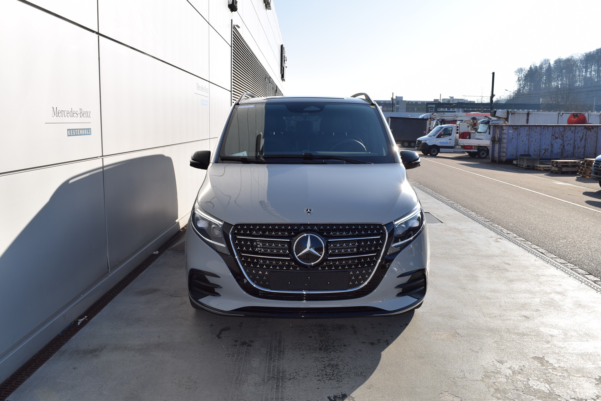 MERCEDES-BENZ V 300 d lang 4Matic Swiss Edition 9G-Tronic-showroom-element-1