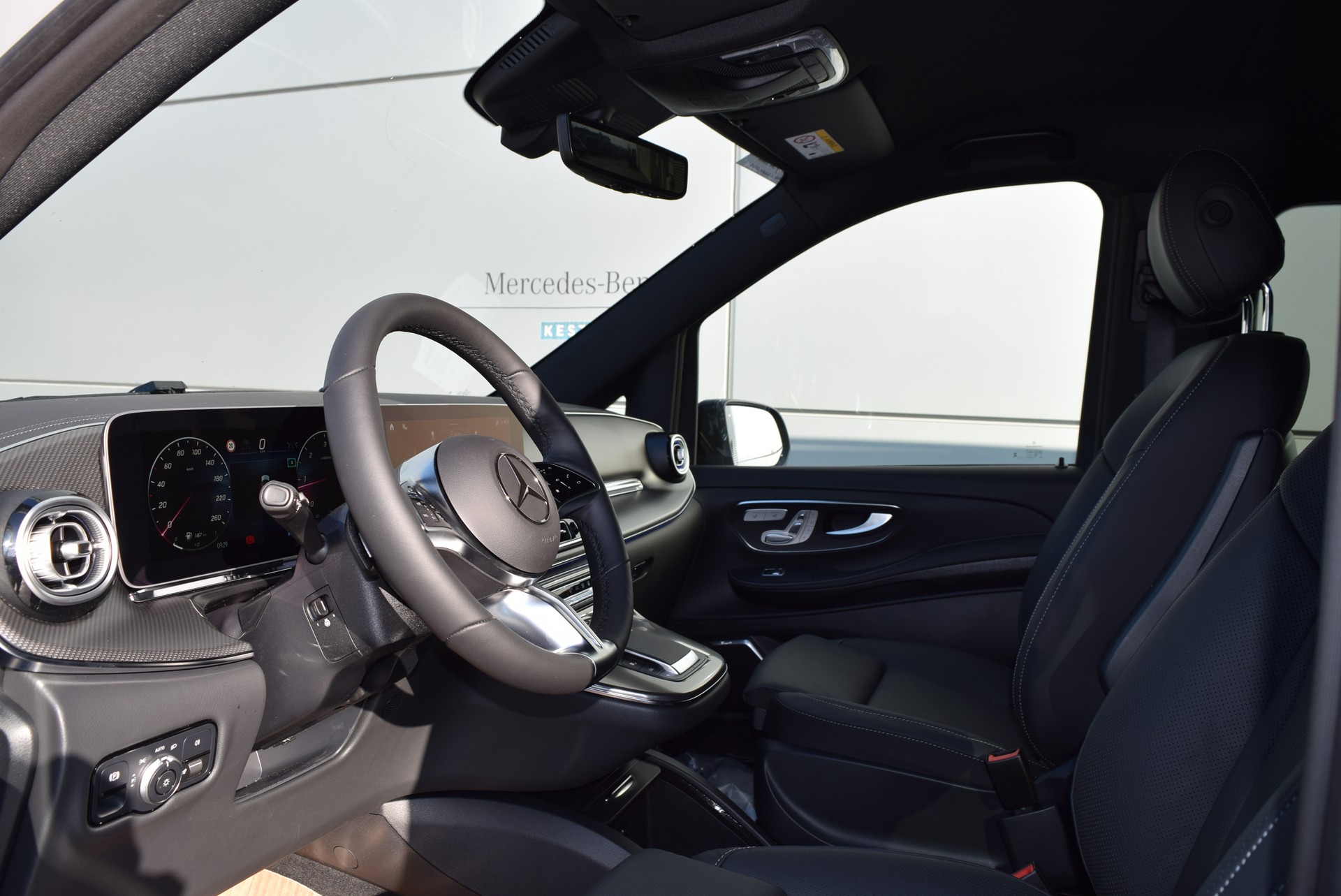 MERCEDES-BENZ V 300 d lang 4Matic Swiss Edition 9G-Tronic-image-8