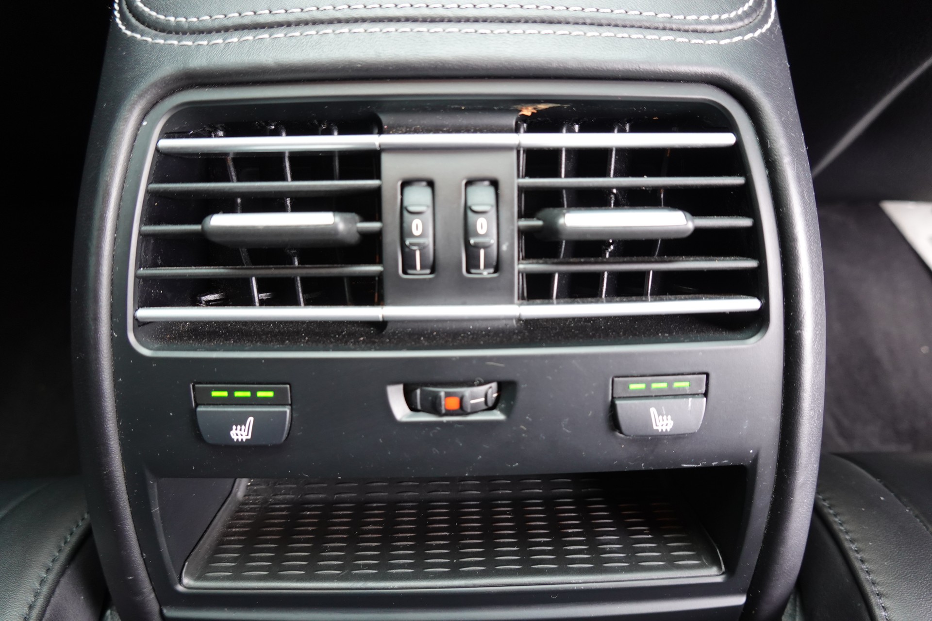 BMW 640i Gran Coupé xDrive - "Véhicule CH * Toit Ouvrant * Harman&Kardon * Head-Up Display * Sièges Electriques"-image-29