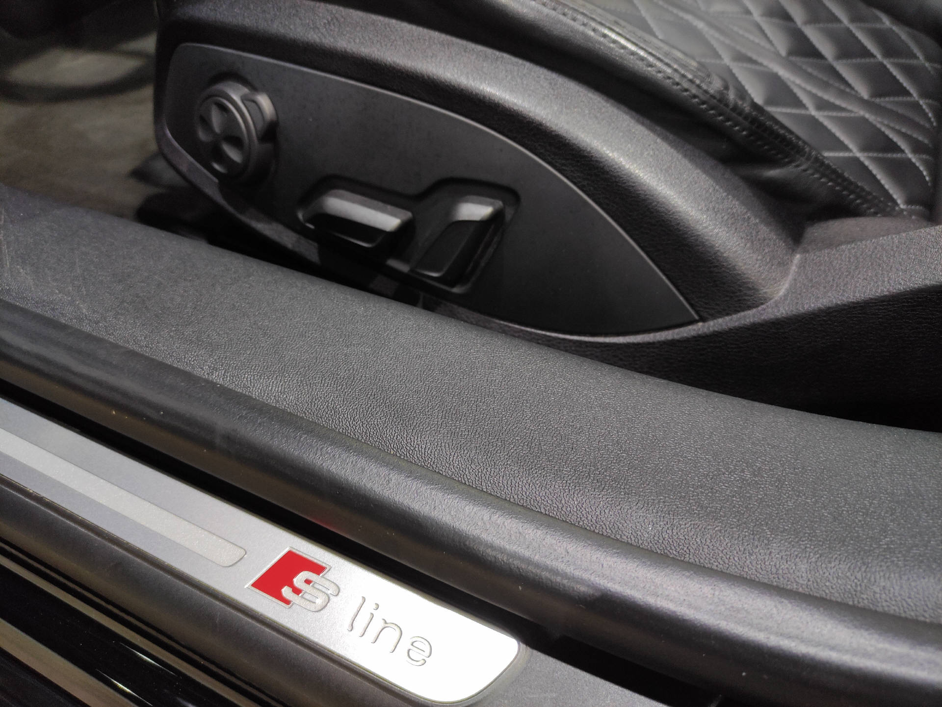AUDI TT Roadster 2.0 TFSI S-Line quattro S-Tronic-image-5