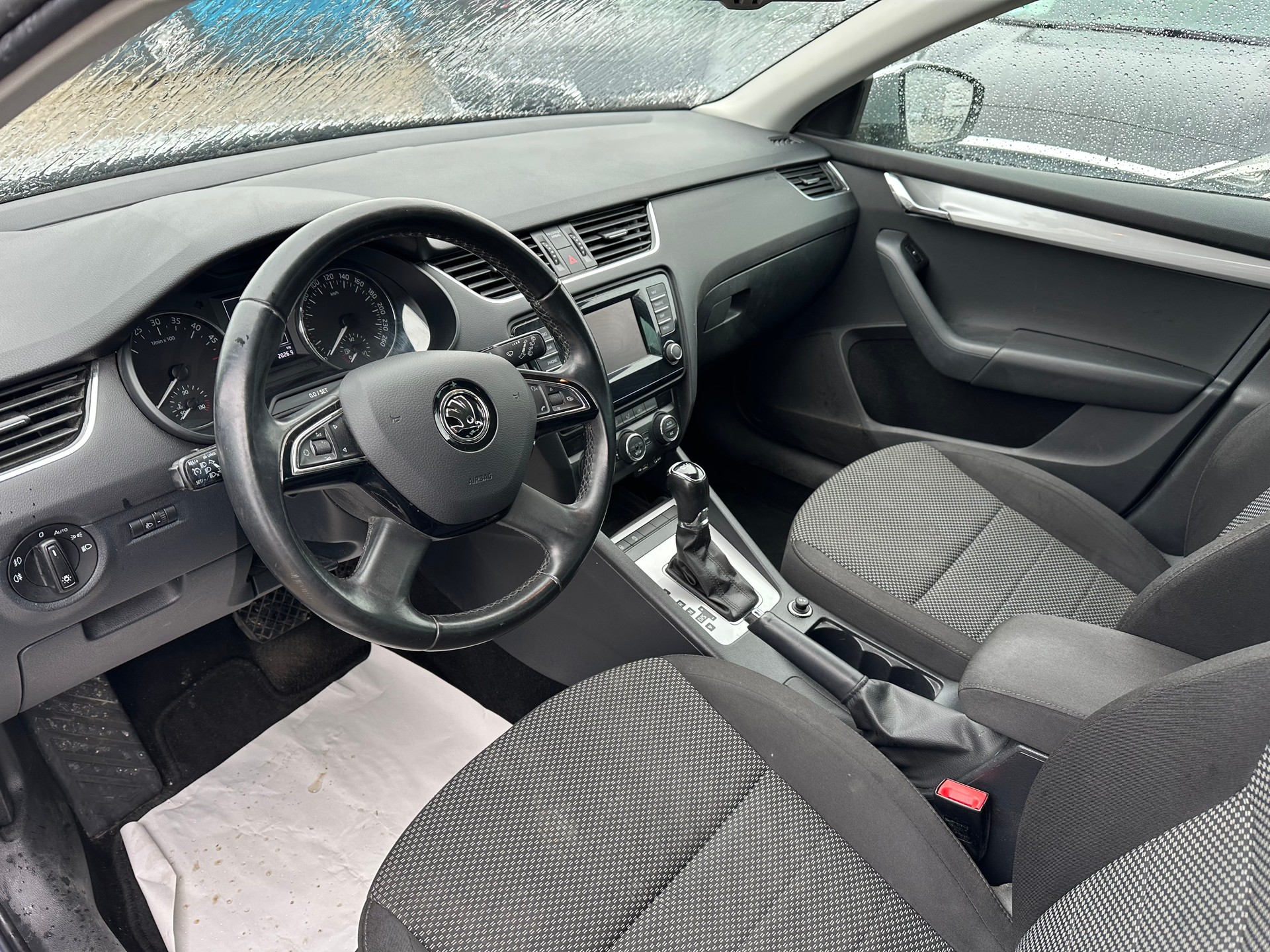SKODA Octavia Combi 1.6 TDI Fresh DSG-image-10
